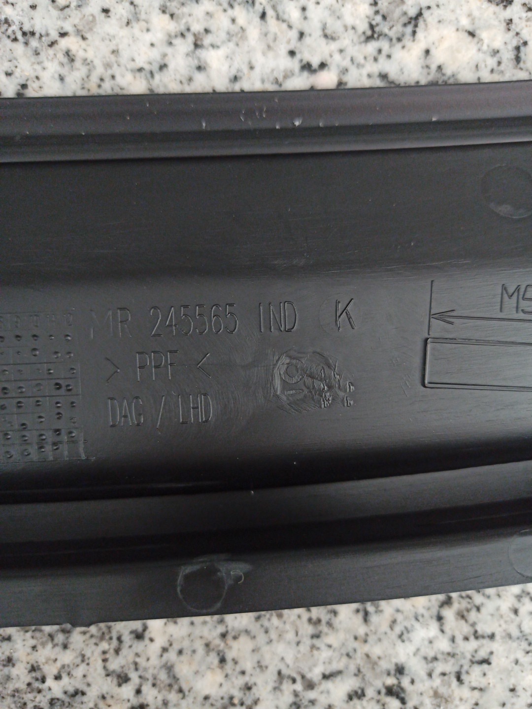 Grelha de torpedo MITSUBISHI SPACE STAR Veículo multiuso (DG_A) | 98 - 04 Imagem-4