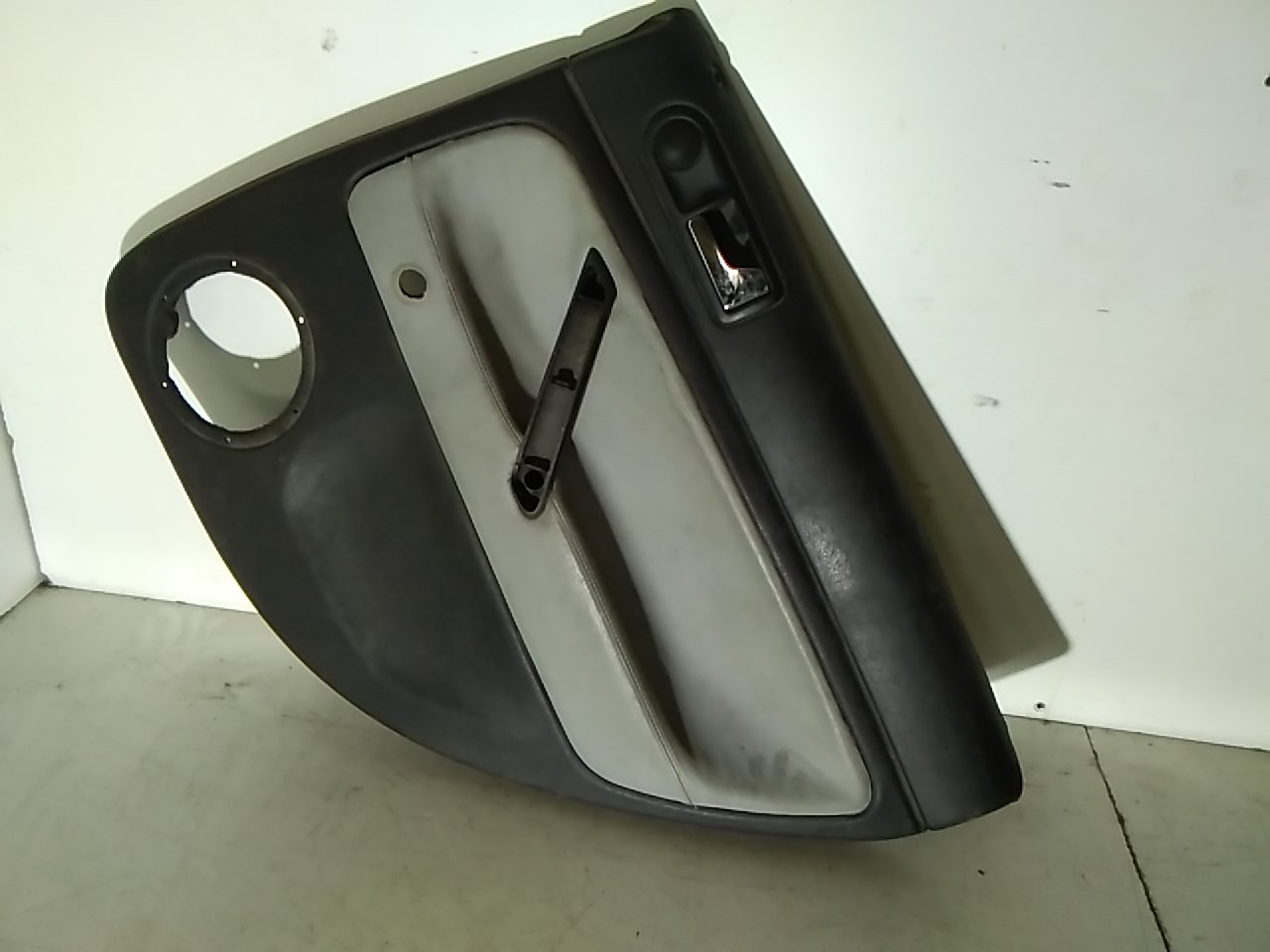 Quartela de porta trás direita VOLKSWAGEN PASSAT (3B2) | 96 - 01