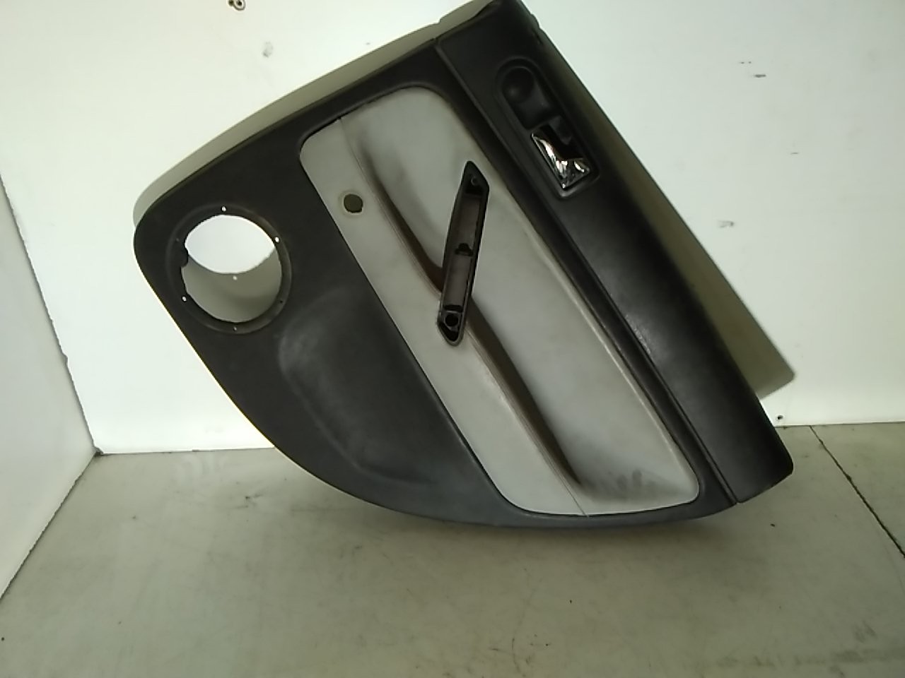 Quartela de porta trás direita VOLKSWAGEN PASSAT (3B2) | 96 - 01 Imagem-1