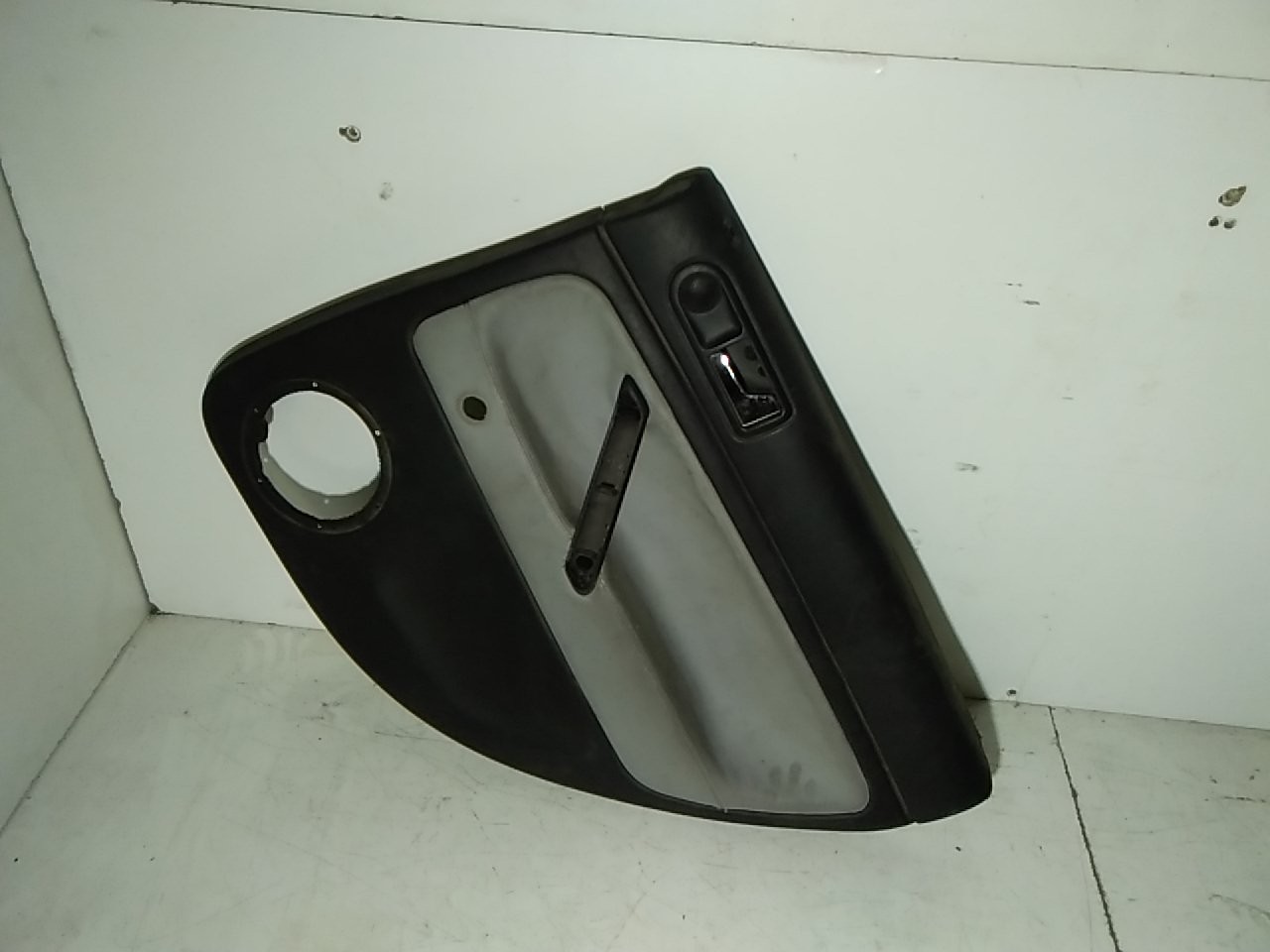 Quartela de porta trás direita VOLKSWAGEN PASSAT (3B2) | 96 - 01 Imagem-2