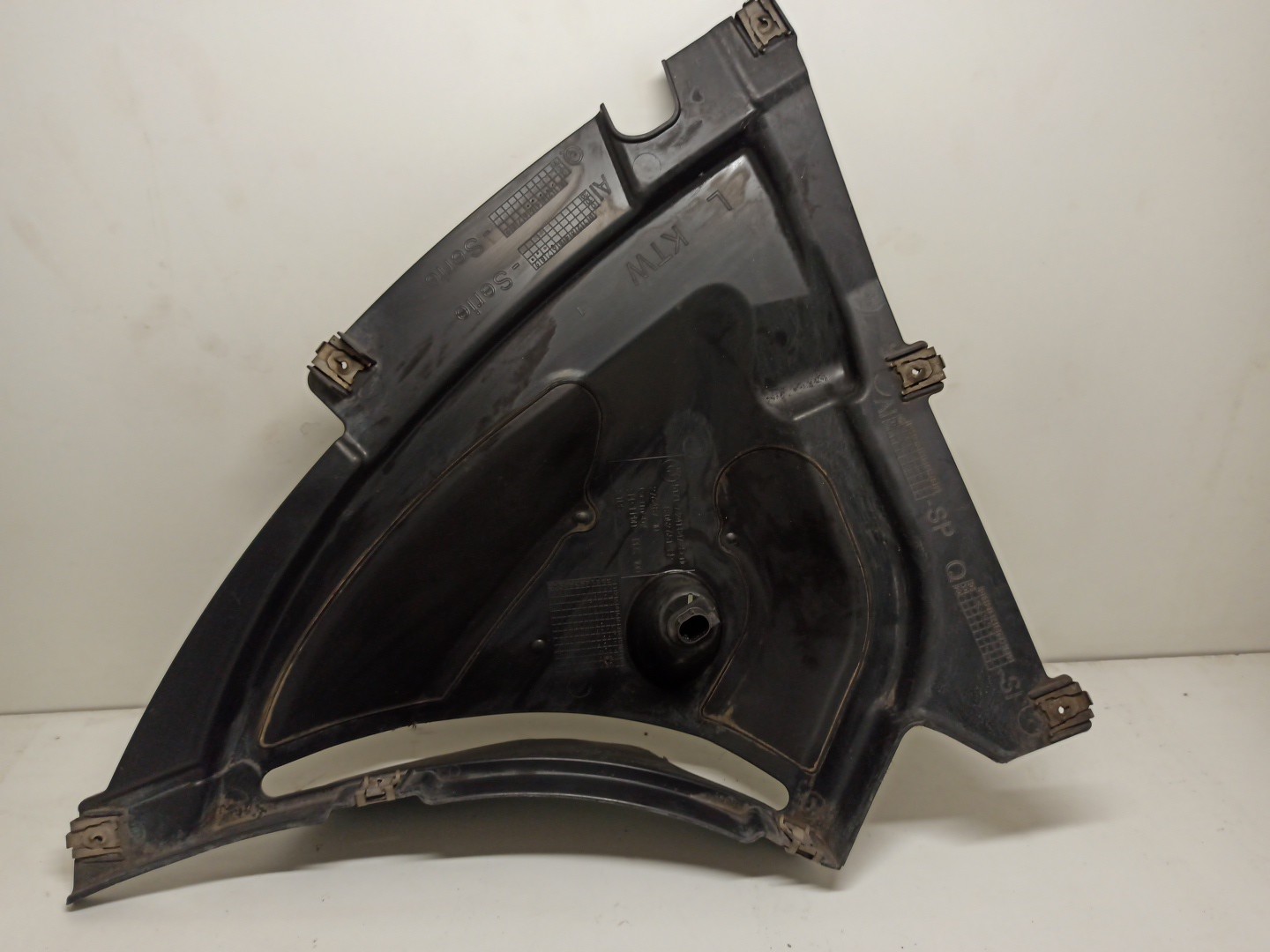 Cava de Roda Traseira Esquerda BMW 1 (F21) | 11 - 
