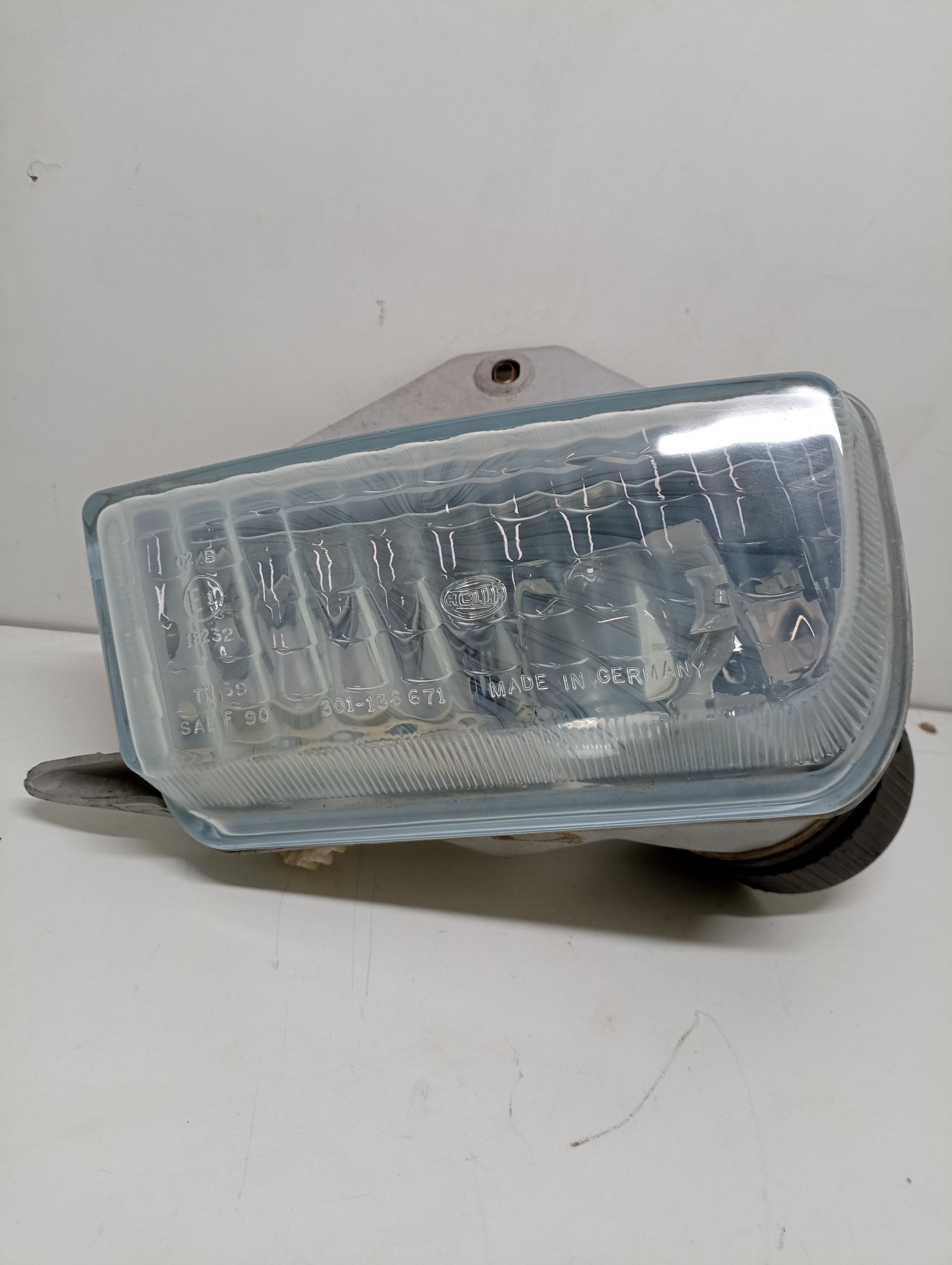 Farol de Nevoeiro VOLKSWAGEN TRANSPORTER T4 Camião de plataforma/chassis (70E, 70L, 70M, 7DE, 7DL, 7D, | 90 - 03