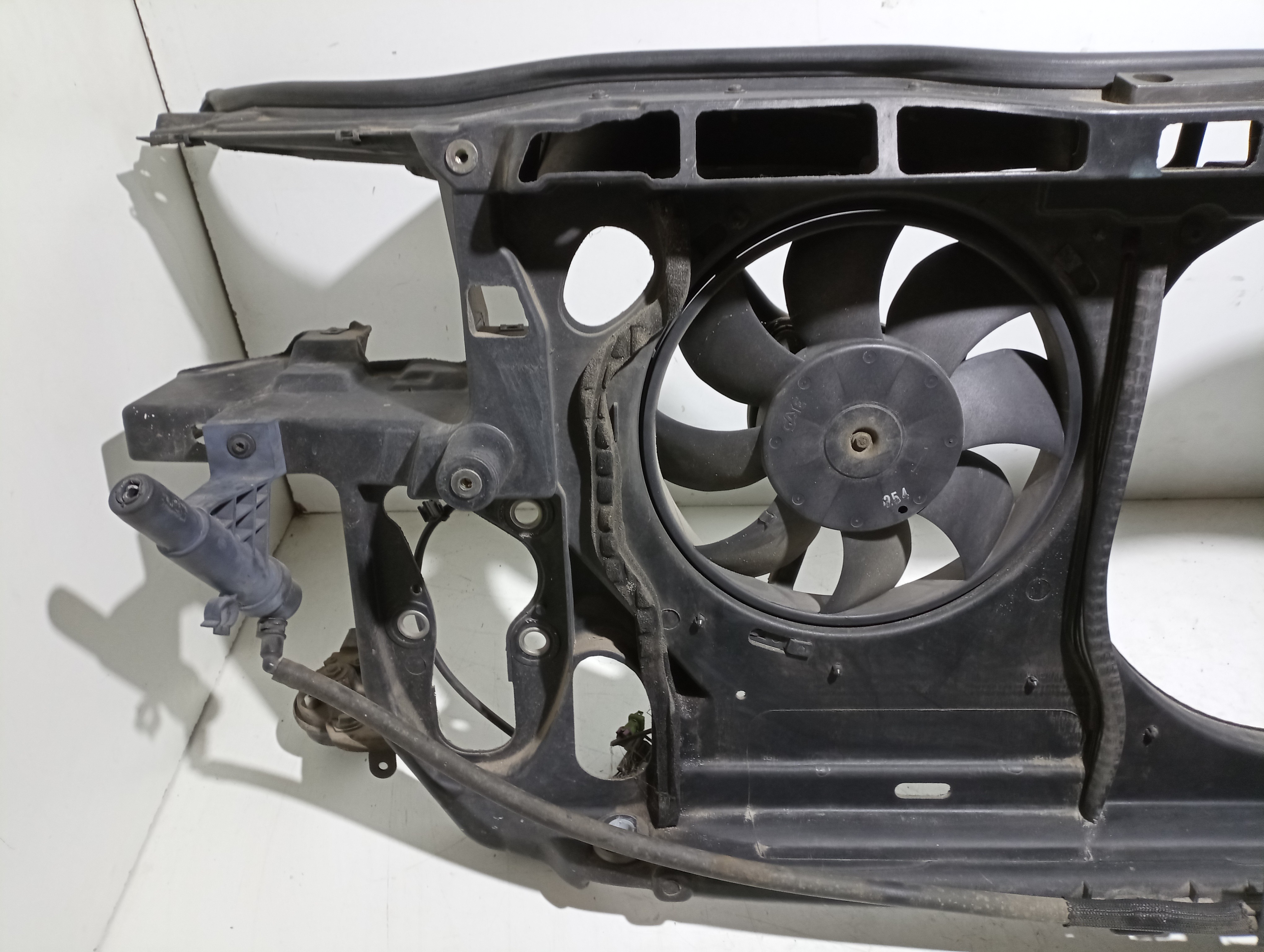 Suporte de radiador VOLKSWAGEN PASSAT (3B3) | 00 - 05 Imagem-1