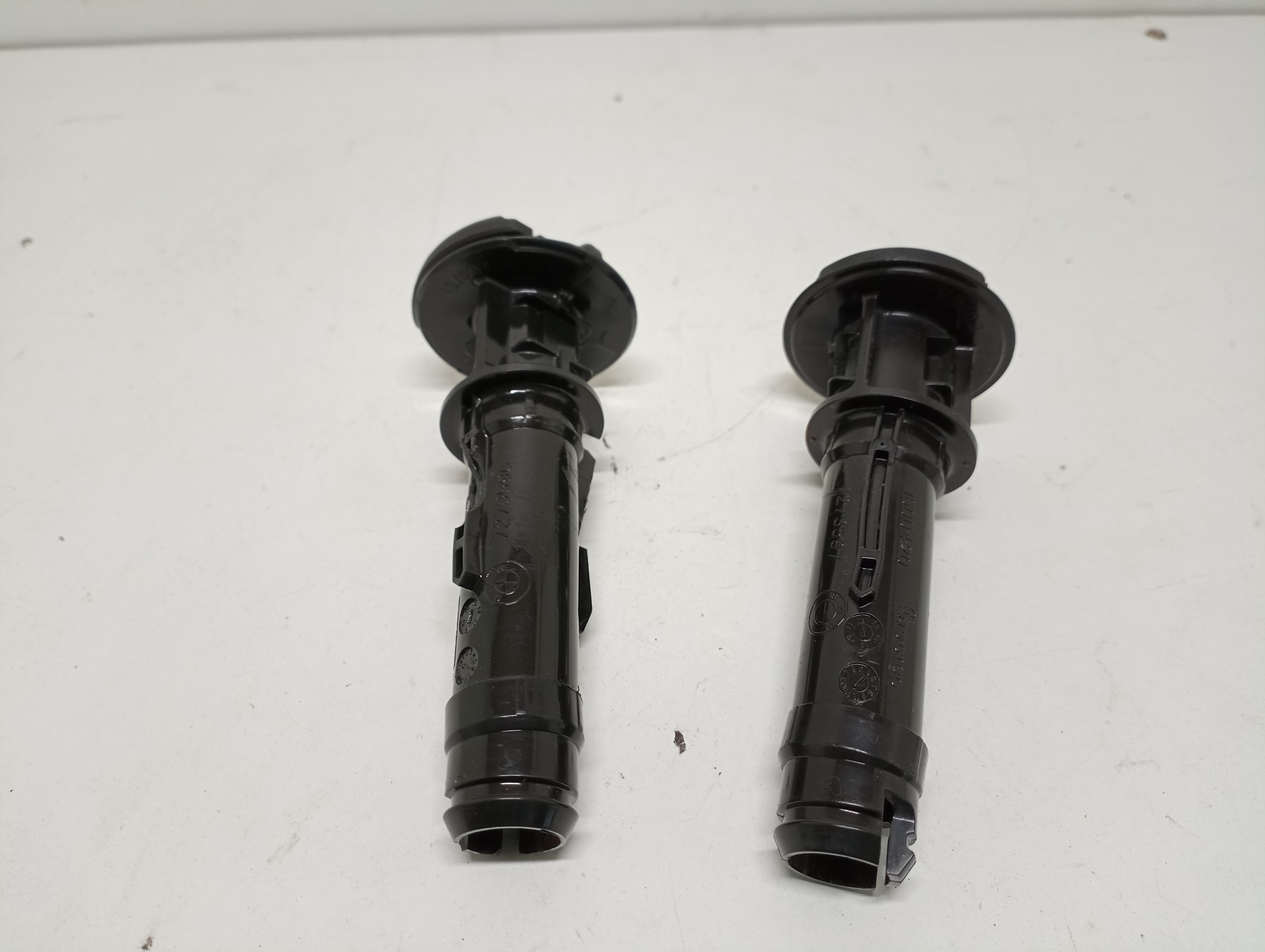 Guias encosto de cabeça BMW 1 (F20) | 11 - 19