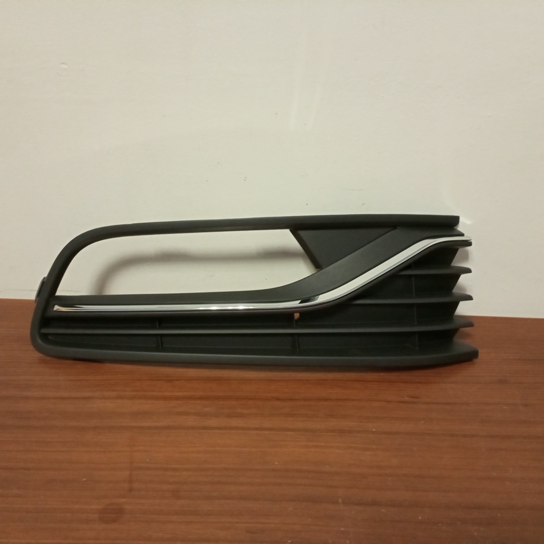 Grelha do farol de nevoeiro VOLKSWAGEN POLO (6R1, 6C1) | 09 - 