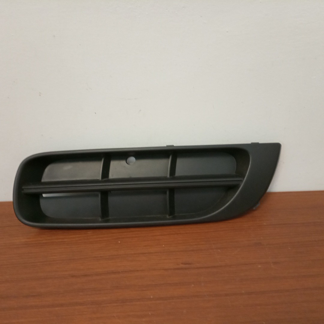 Grelha de para-choques SKODA ROOMSTER (5J) | 06 - 15