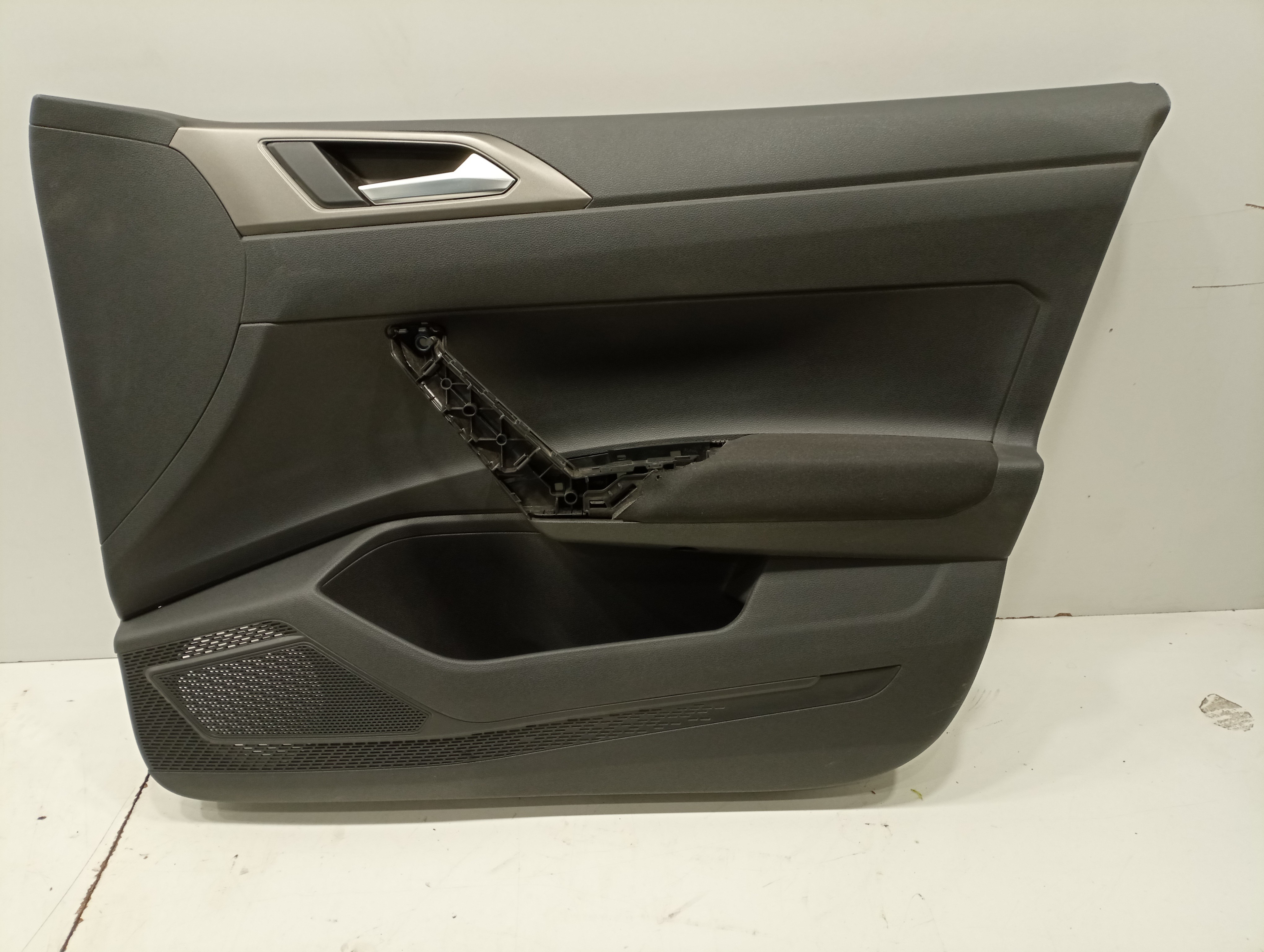 Quartela de porta frente direita VOLKSWAGEN POLO (AW1, BZ1) | 17 - 
