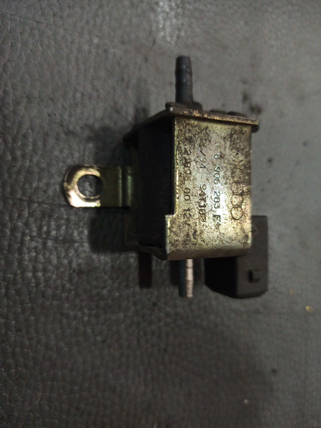 Válvula reg da pressão de sobrealimentação AUDI A6 (4A2, C4) | 94 - 97