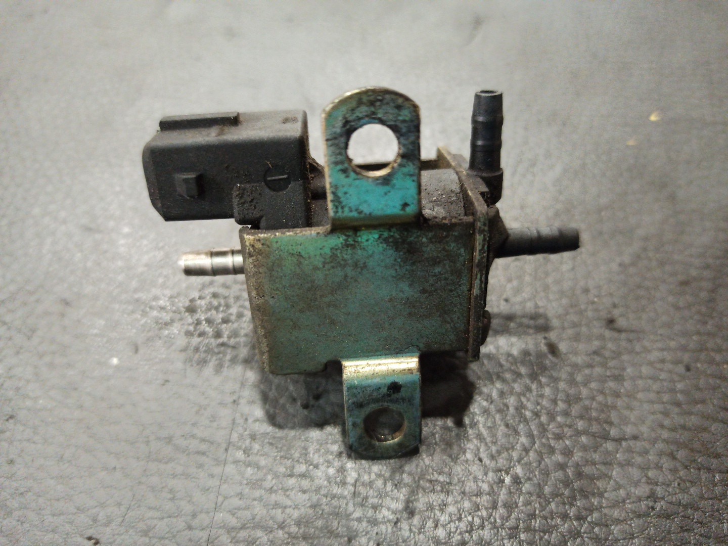 Válvula reg da pressão de sobrealimentação AUDI A6 (4A2, C4) | 94 - 97 Imagem-3
