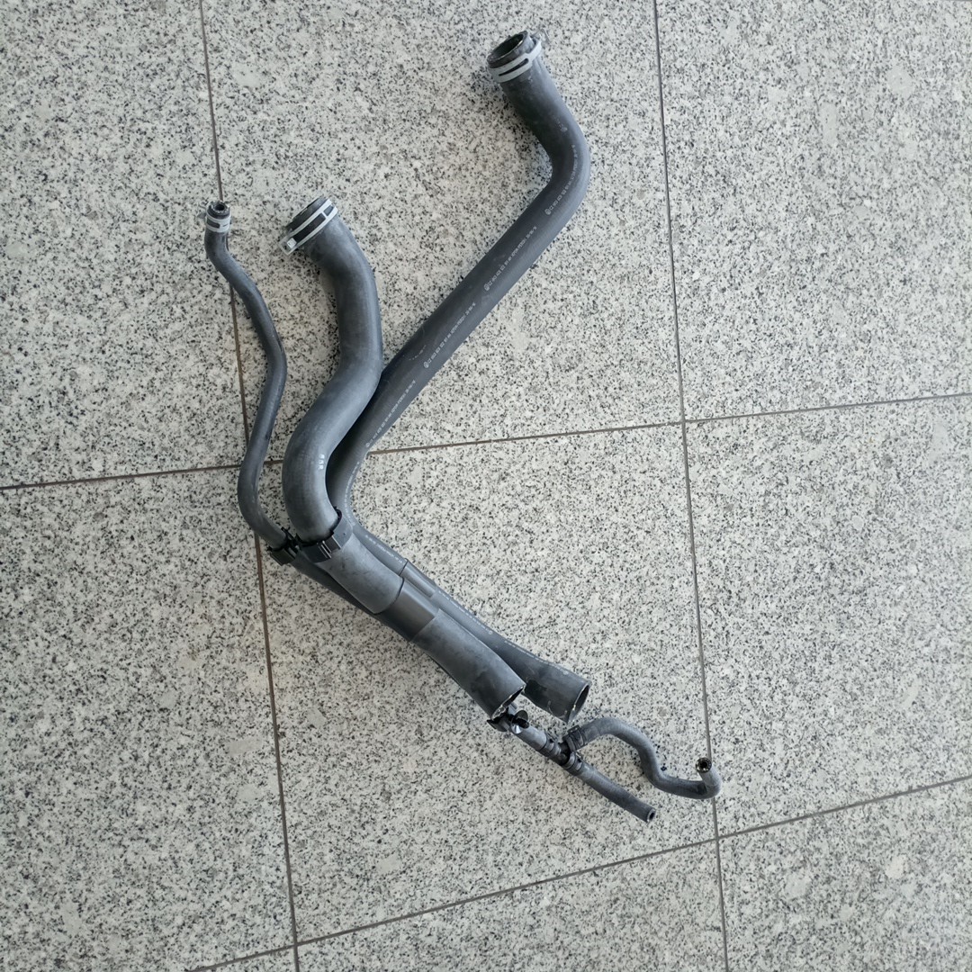Tubo de radiador VOLKSWAGEN POLO (6R1, 6C1) | 09 - 