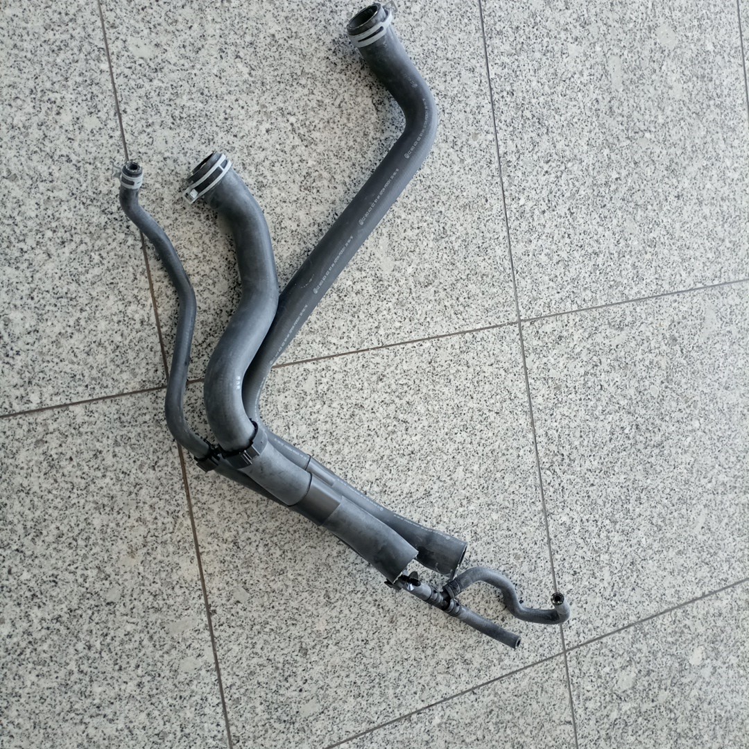 Tubo de radiador VOLKSWAGEN POLO (6R1, 6C1) | 09 -  Imagem-1