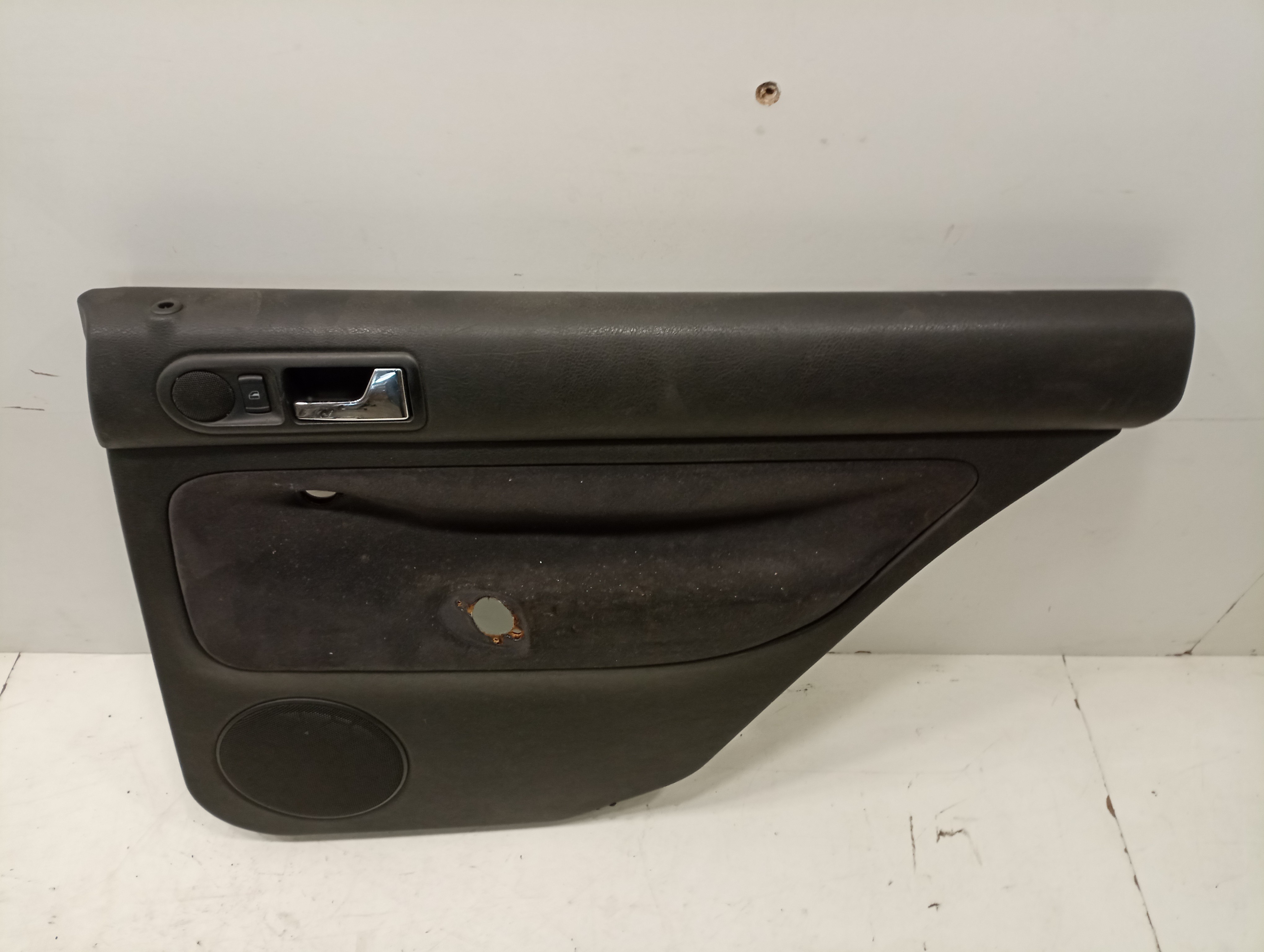 Quartela de porta trás direita VOLKSWAGEN GOLF IV (1J1) | 97 - 07 Imagem-1