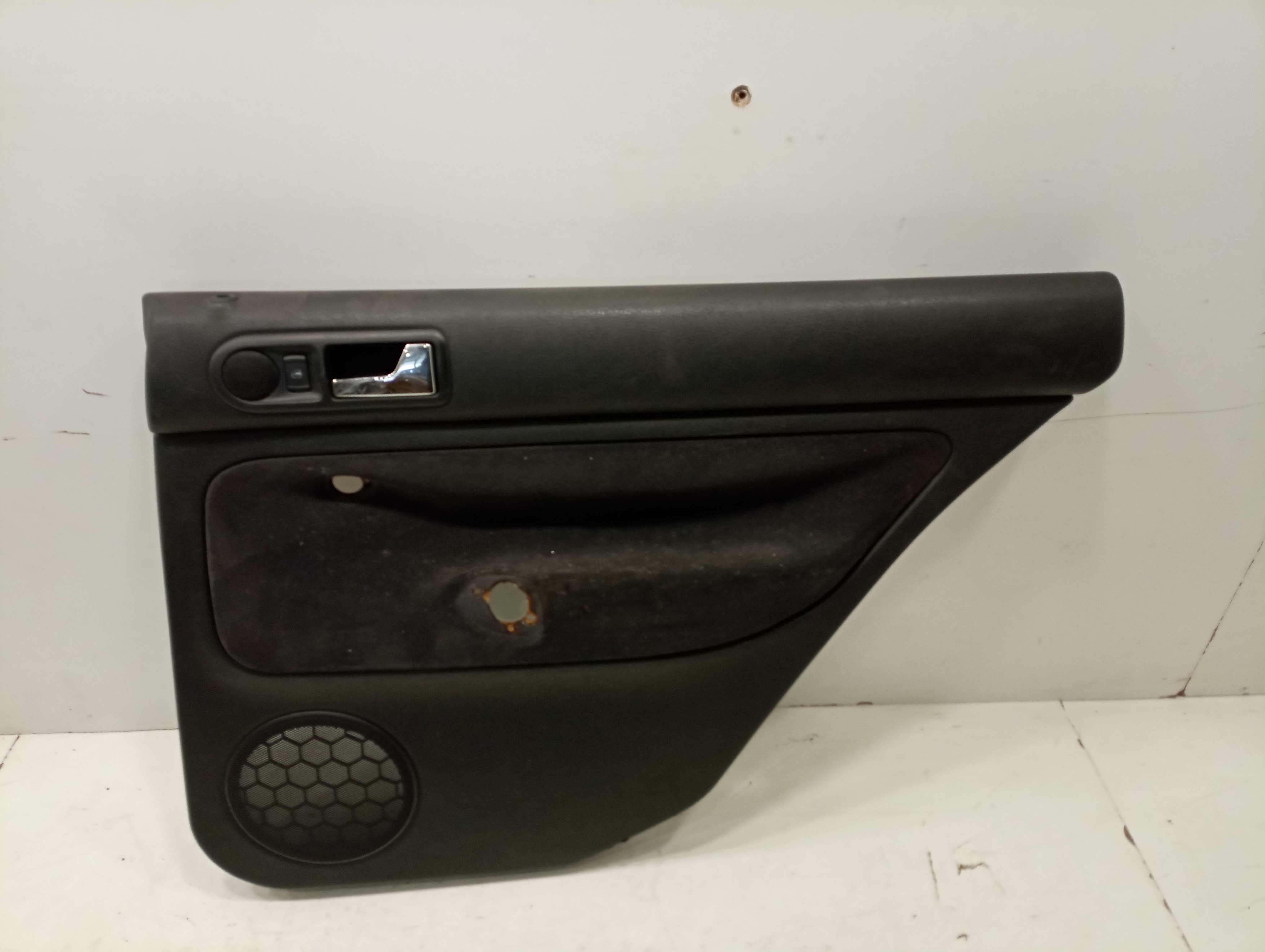 Quartela de porta trás direita VOLKSWAGEN GOLF IV (1J1) | 97 - 07