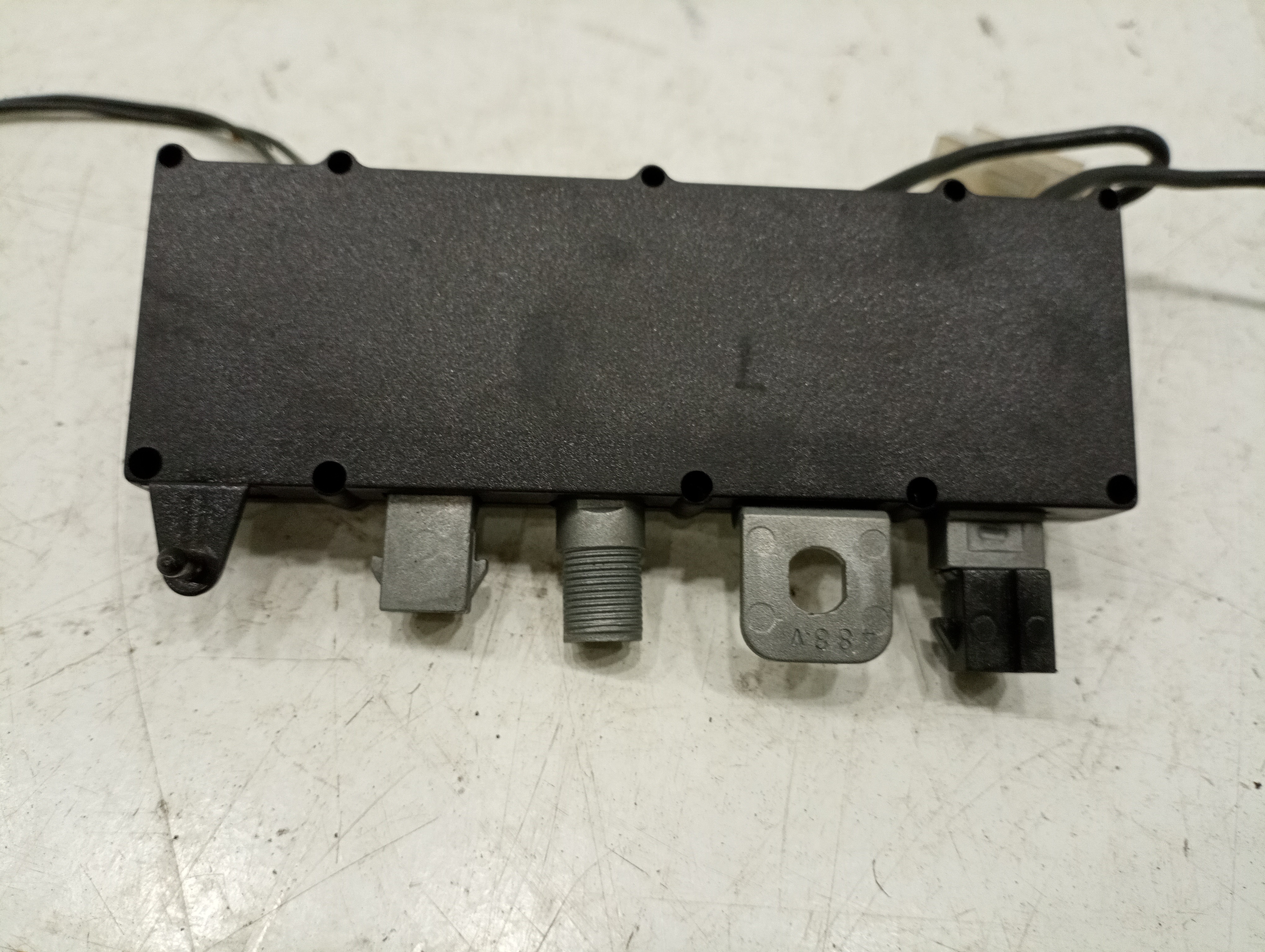 Amplificador de antena BMW 5 (E39) | 95 - 03 Imagem-2
