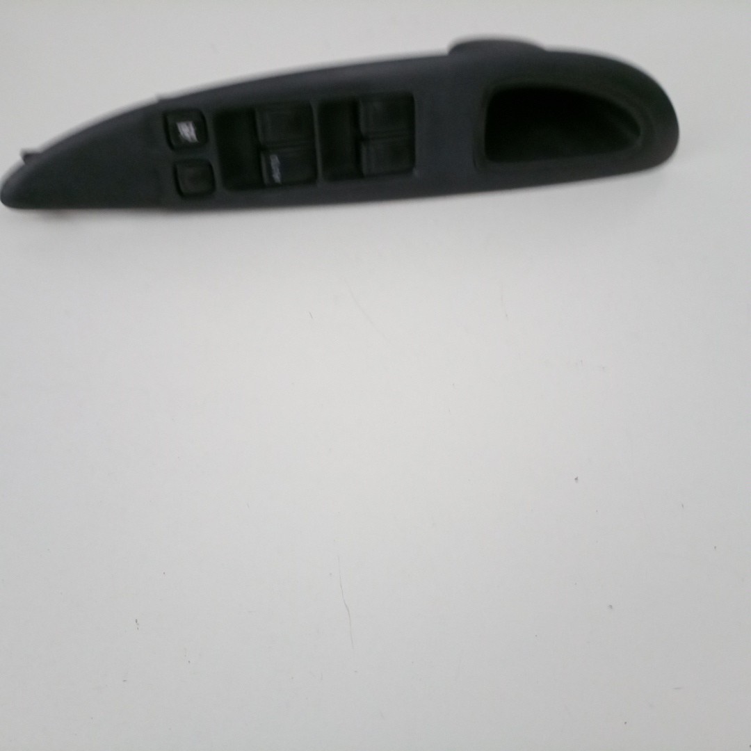 Comutador de vidro frente esquerdo NISSAN PRIMERA (P12) | 02 - 