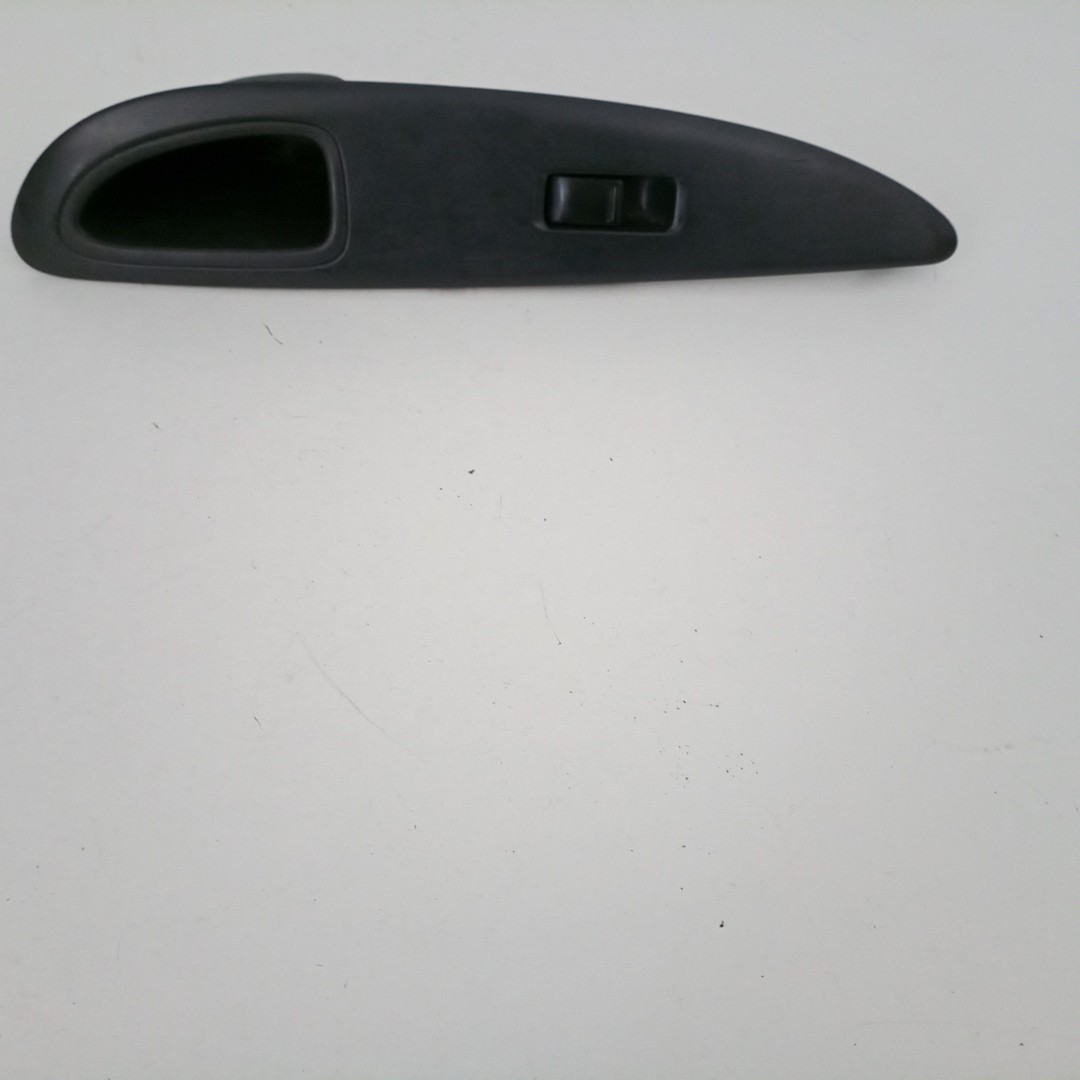 Comutador de vidro frente direito NISSAN PRIMERA (P12) | 02 - 