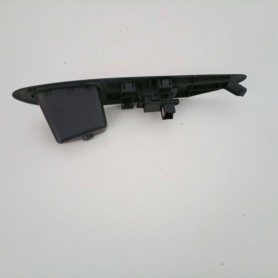 Comutador de vidro frente direito NISSAN PRIMERA (P12) | 02 -  Imagem-2