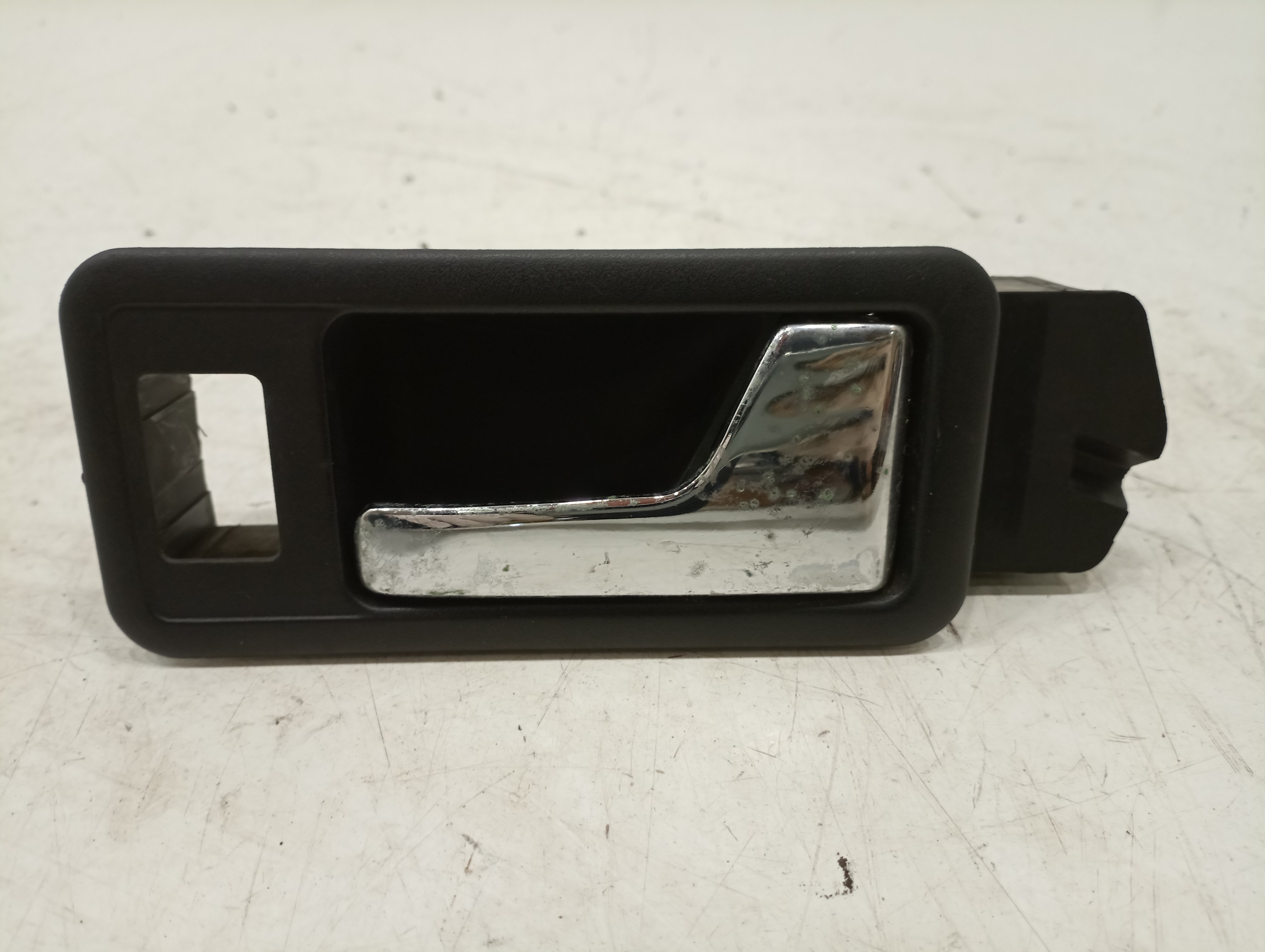 Puxador interior de porta traseira direita AUDI 80 (8C2, B4) | 91 - 95 Imagem-1