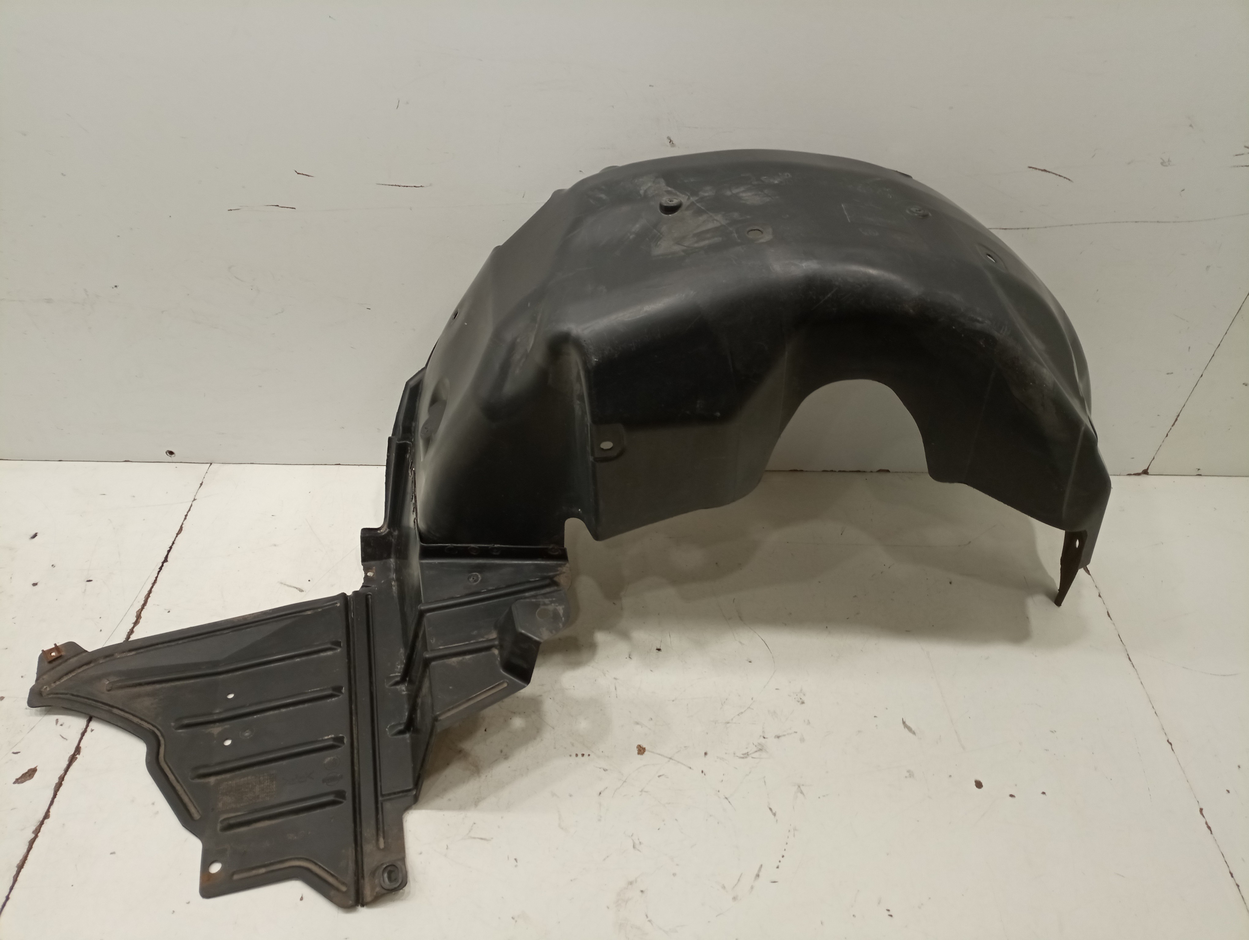 Cava de Roda Traseira Esquerda NISSAN PRIMERA (P12) | 02 - 