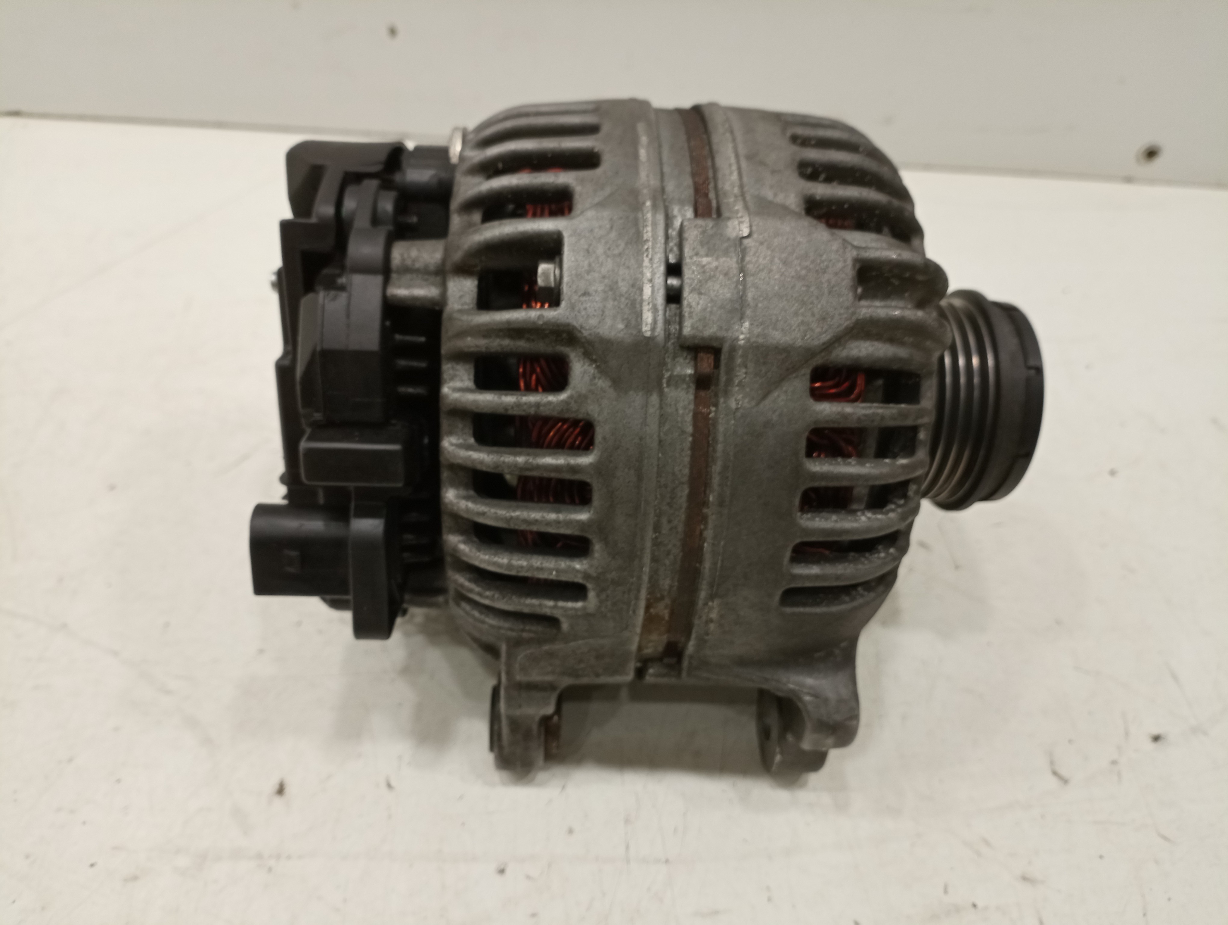 Alternador VOLKSWAGEN PASSAT (3B3) | 00 - 05 Imagem-1