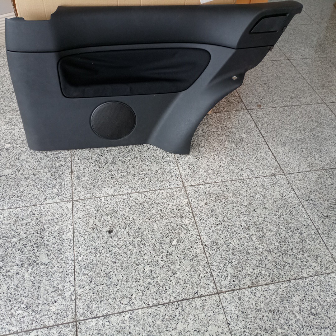 Quartela de porta trás direita VOLKSWAGEN GOLF IV (1J1) | 97 - 07