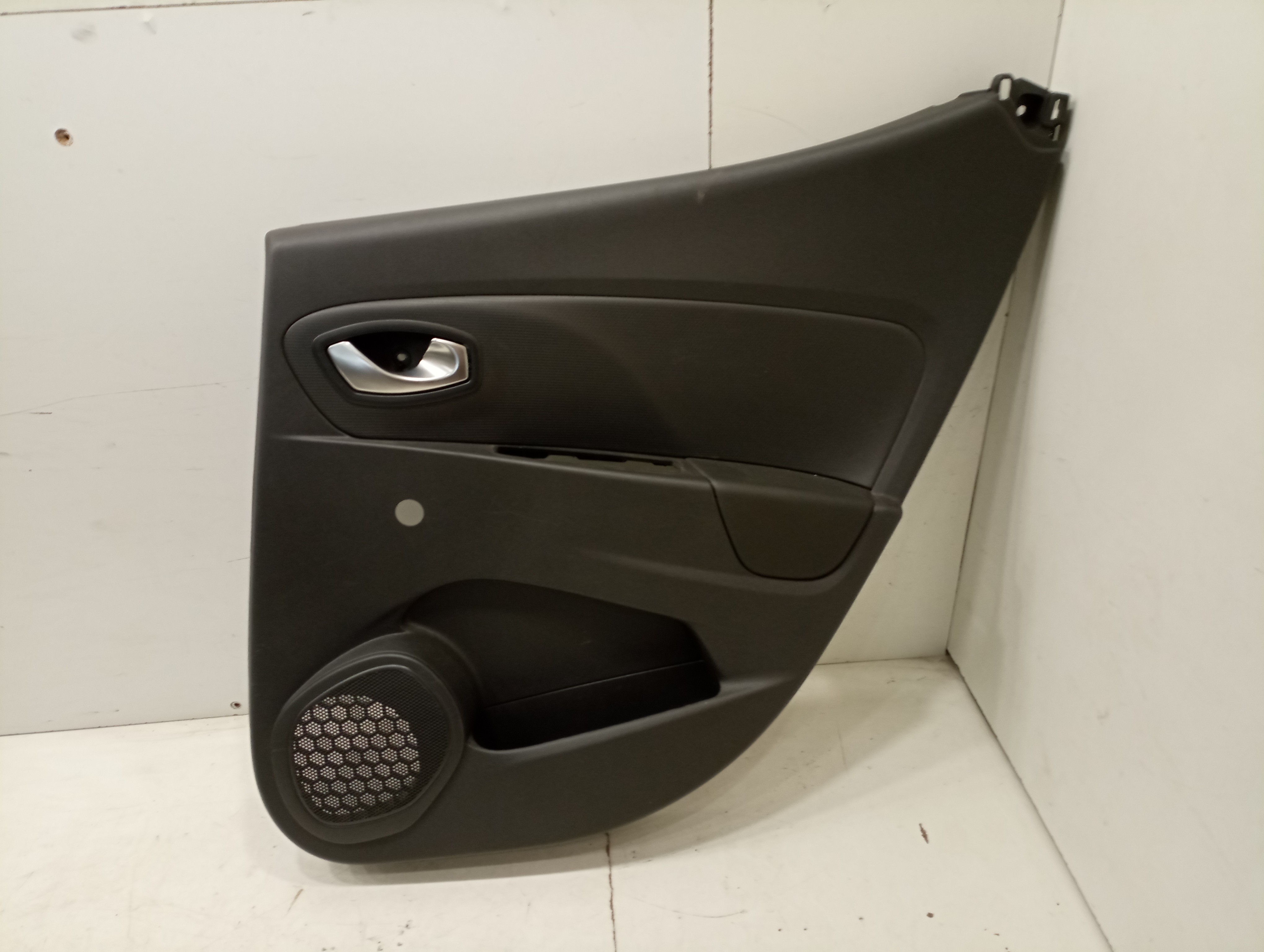 Quartela de porta trás direita RENAULT CLIO IV (BH_) | 12 - 