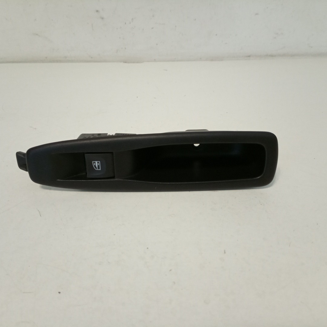 Comutador de vidro traseiro direito RENAULT CAPTUR I (J5_, H5_) | 13 - 