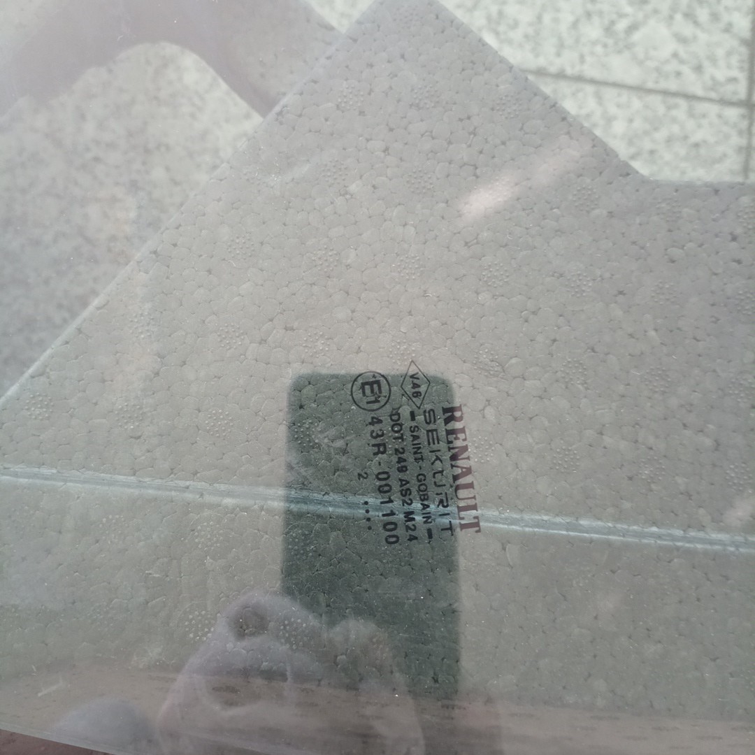 Vidro de Porta Frente Esquerdo RENAULT MEGANE II (BM0/1_, CM0/1_) | 01 - 12 Imagem-1