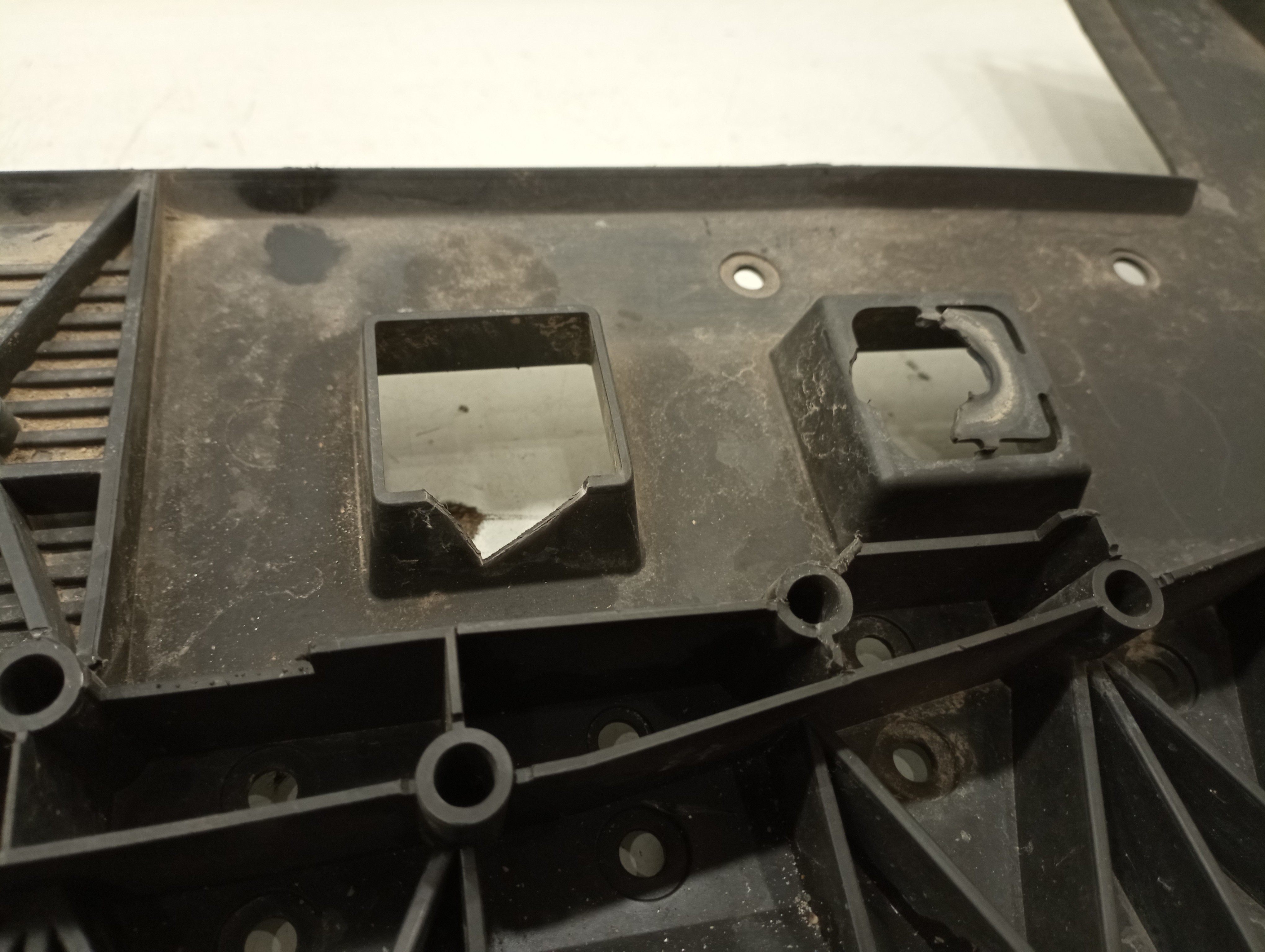 Spoiler de para-choques PEUGEOT PARTNER Caixa | 08 -  Imagem-3
