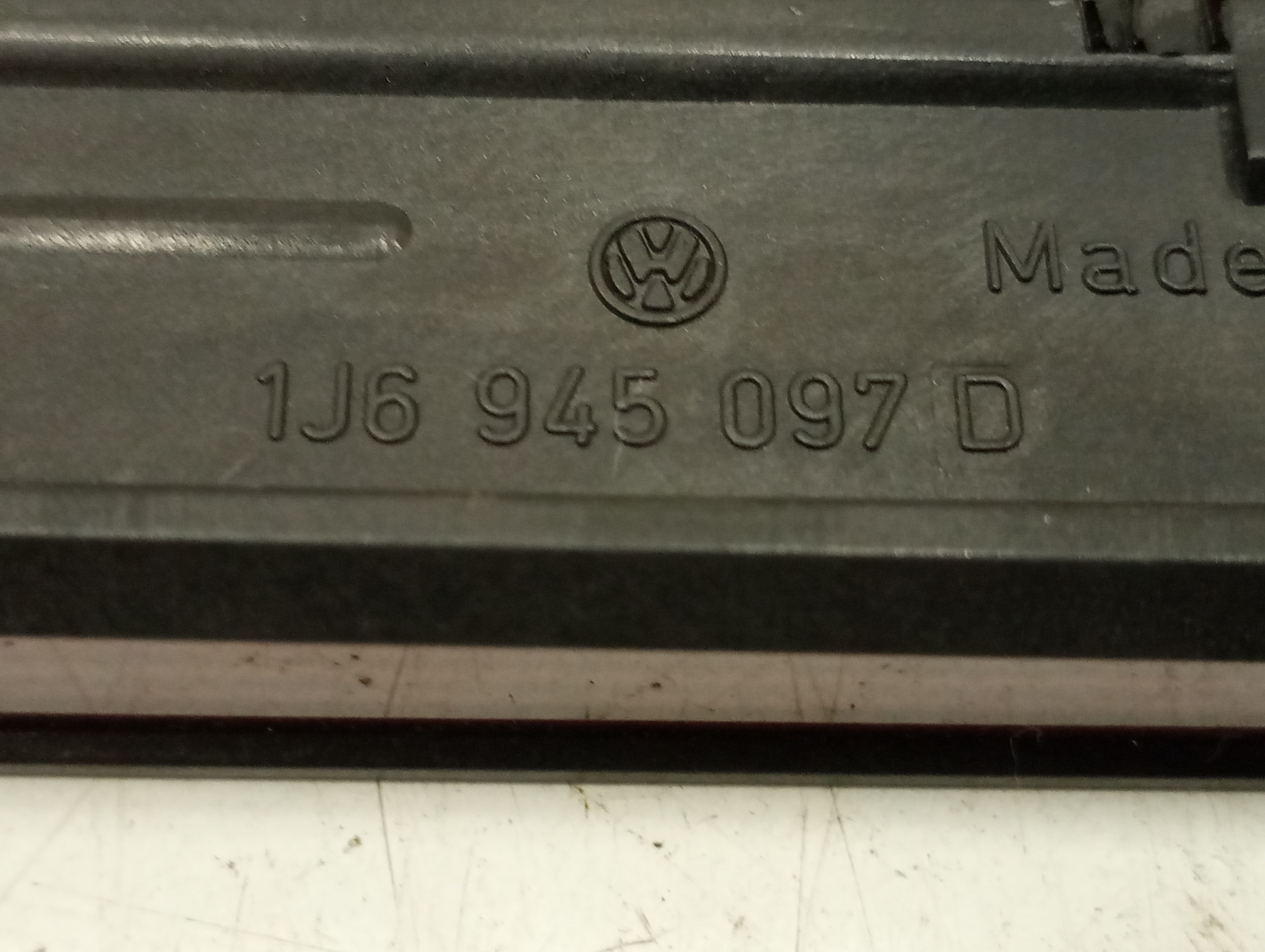 3º Stop VOLKSWAGEN GOLF IV (1J1) | 97 - 07 Imagem-1