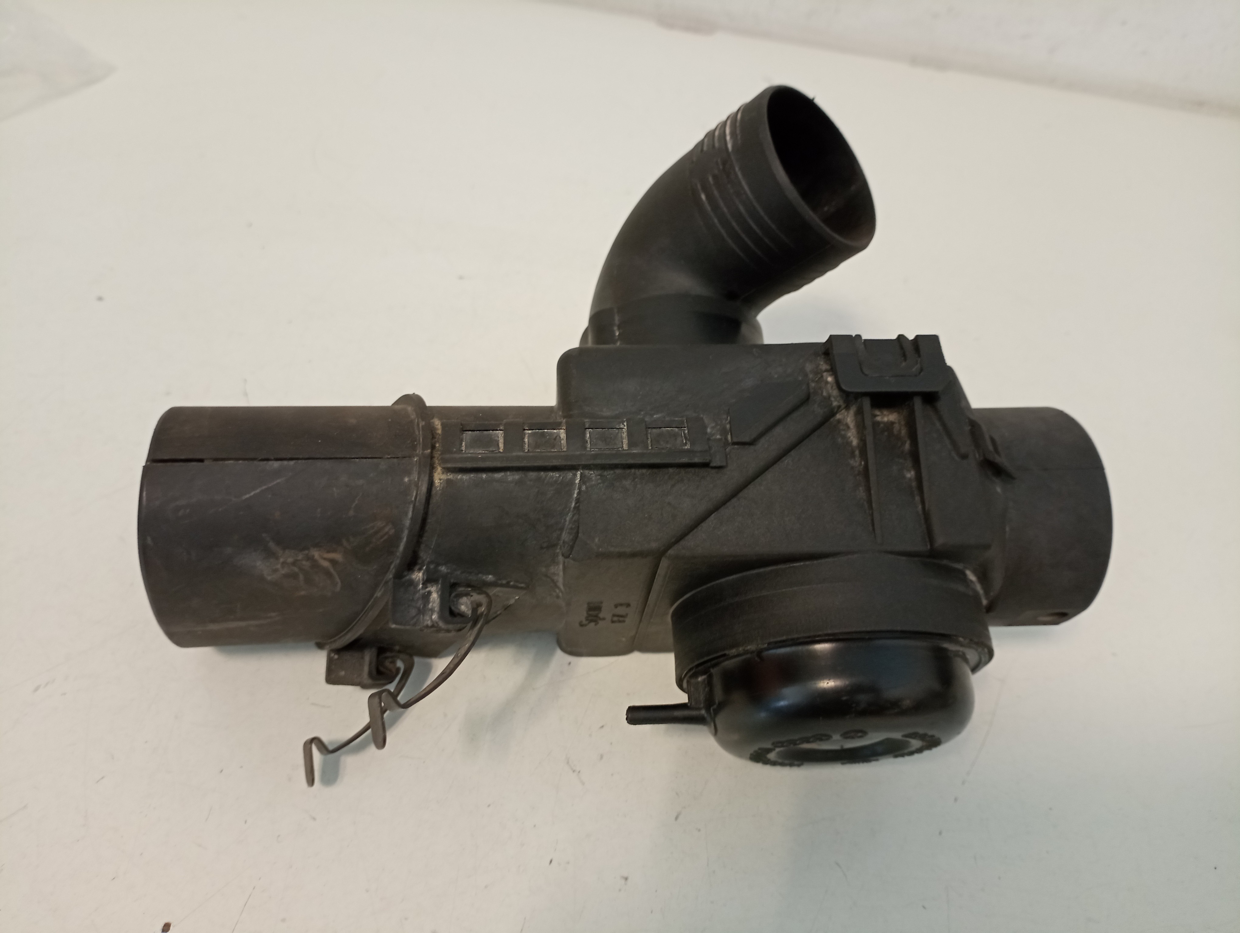 Caixa de circulação de ar VOLKSWAGEN GOLF II (19E, 1G1) | 83 - 92