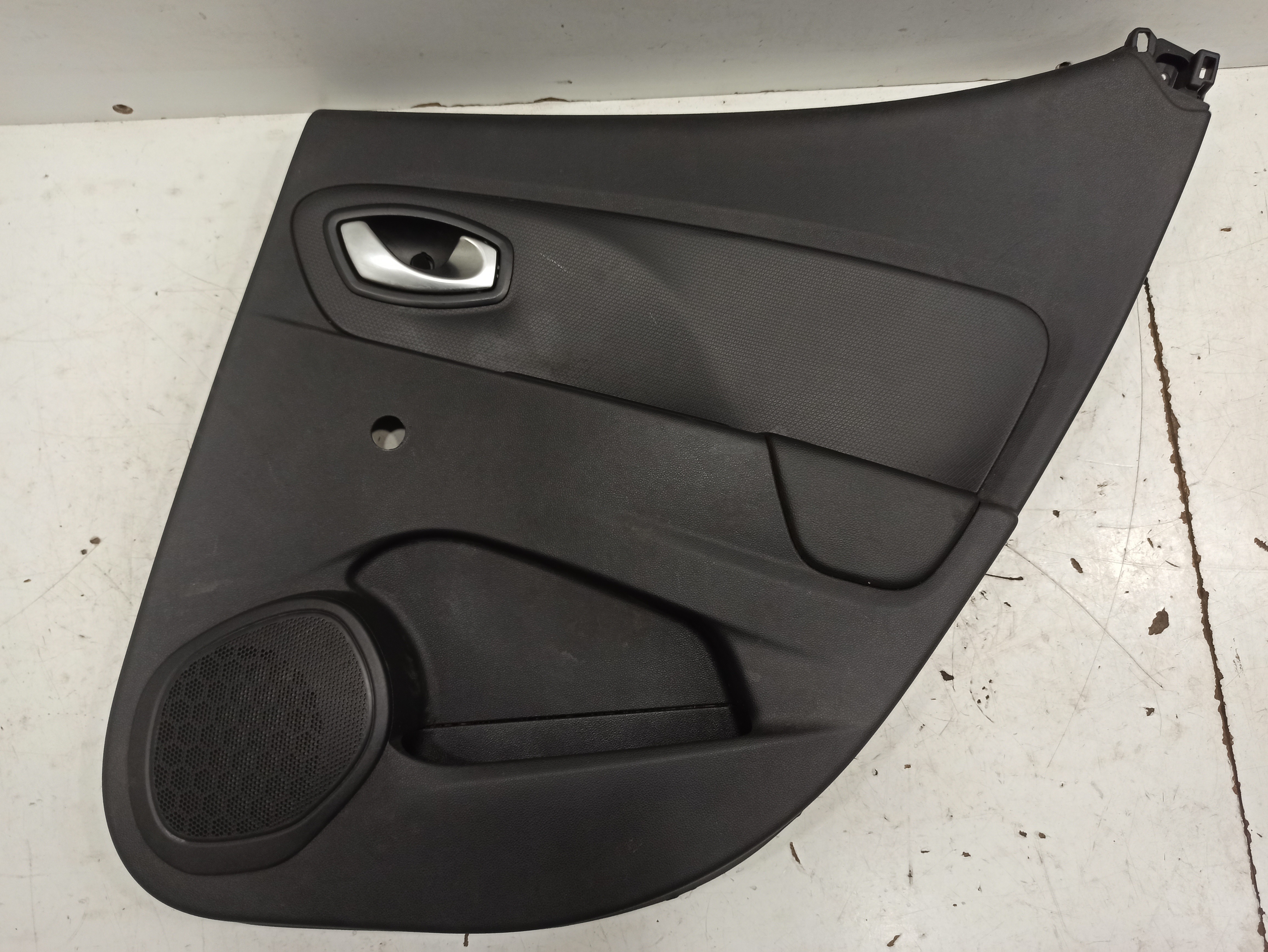 Quartela de porta trás direita RENAULT CLIO IV (BH_) | 12 - 