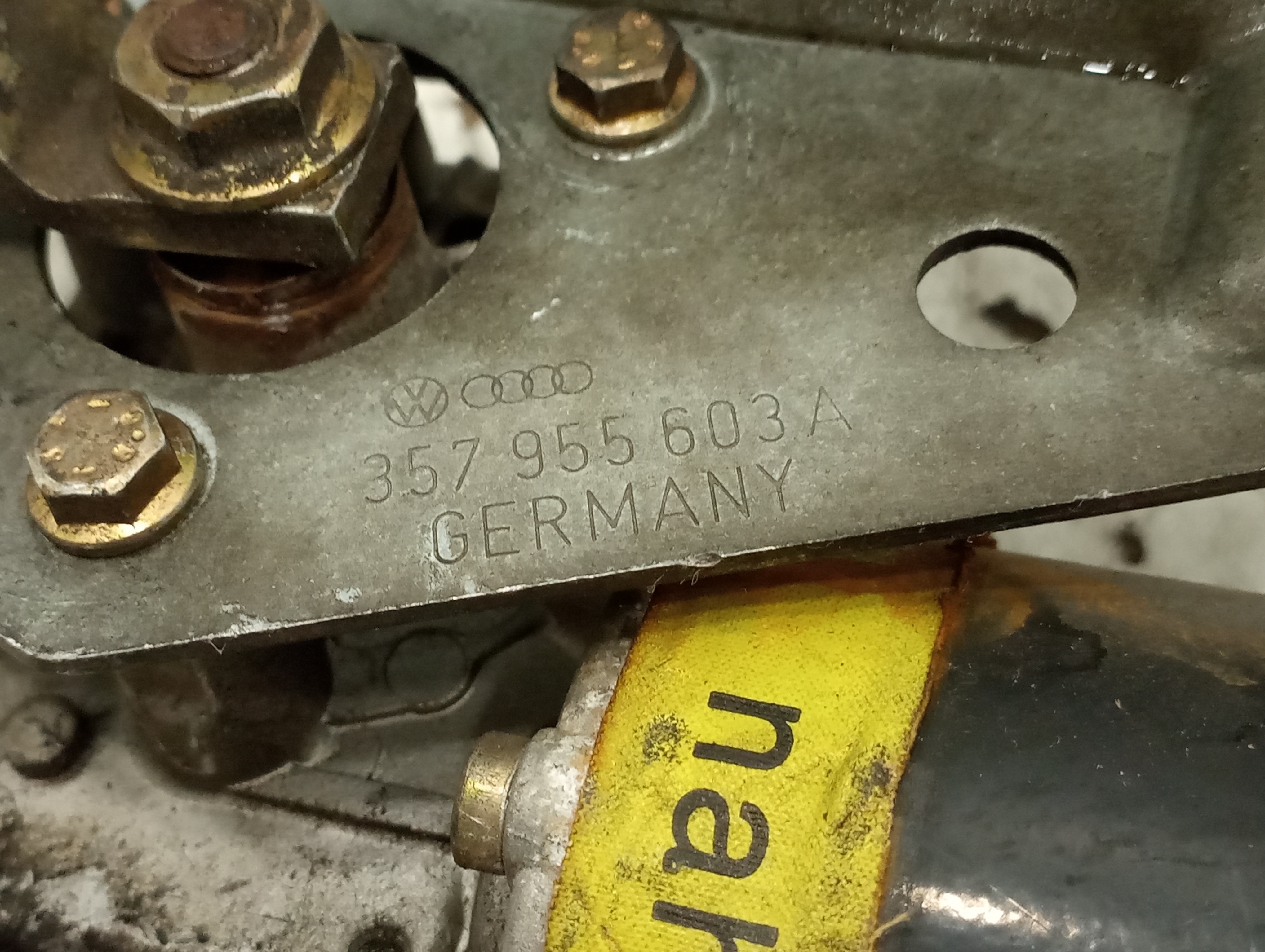Motor das escovas VOLKSWAGEN PASSAT (3A2, 35I) | 88 - 97 Imagem-1