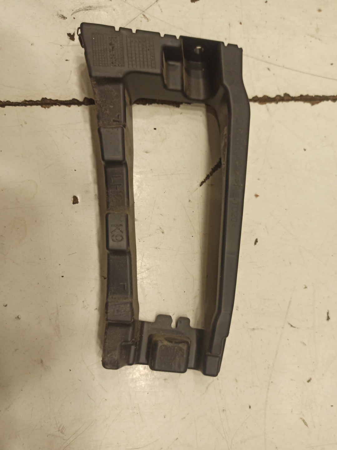 Guia de para-choques CITROEN BERLINGO Caixa (K9) | 18 - 