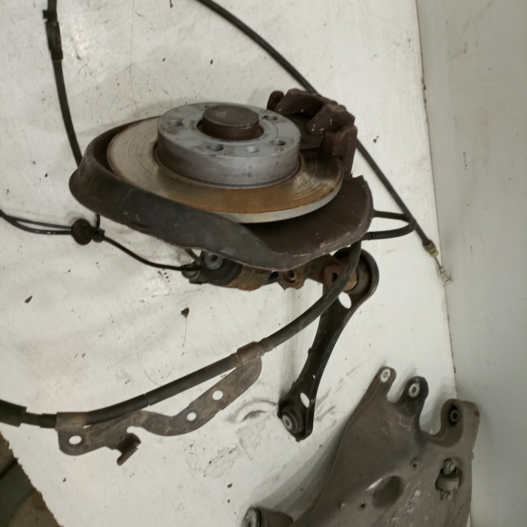 Manga de eixo trás esquerda AUDI A4 Avant (8E5, B6) | 00 - 05 Imagem-1