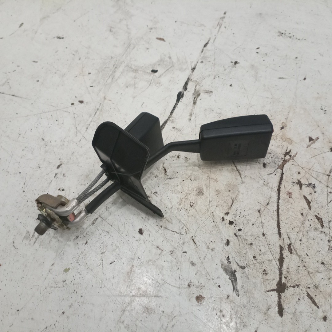 Encaixe do cinto AUDI A4 Avant (8D5, B5) | 94 - 02 Imagem-2