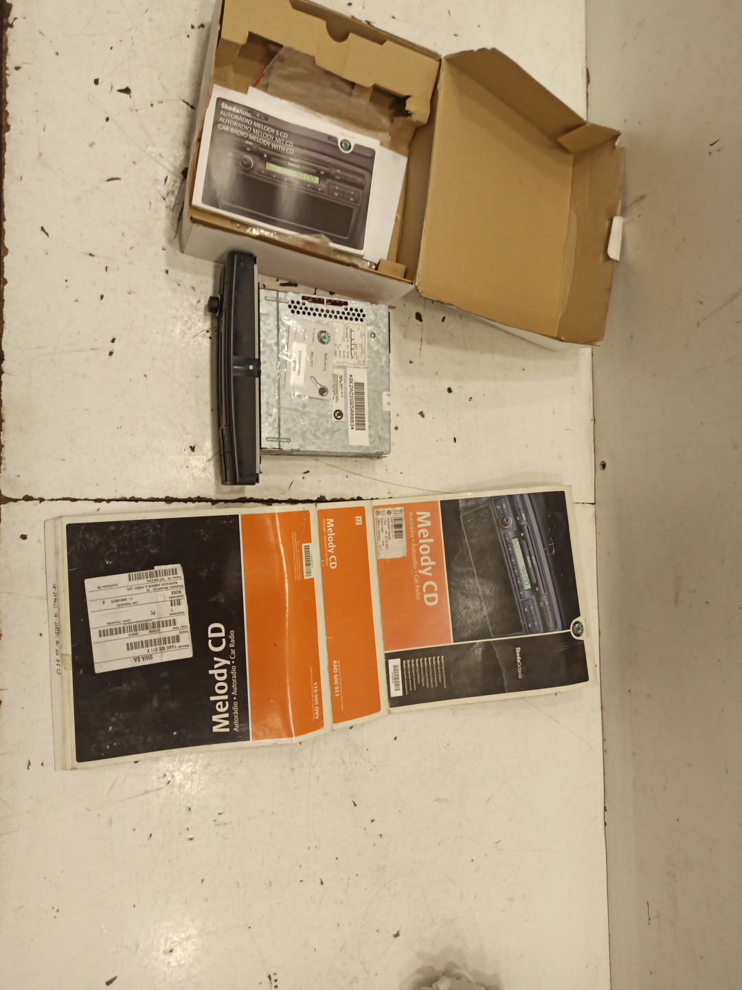 Auto-Rádio SKODA OCTAVIA II (1Z3) | 04 - 13 Imagem-2