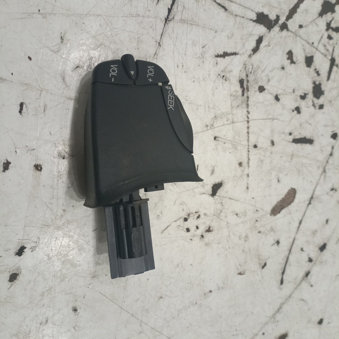 Comando de rádio FORD FOCUS (DAW, DBW) | 98 - 09