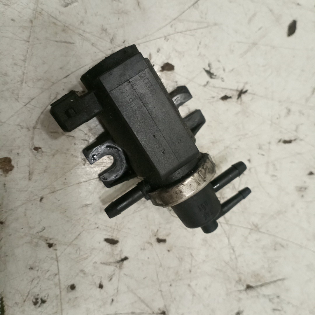 Válvula de vácuo VOLKSWAGEN GOLF IV (1J1) | 97 - 07 Imagem-1