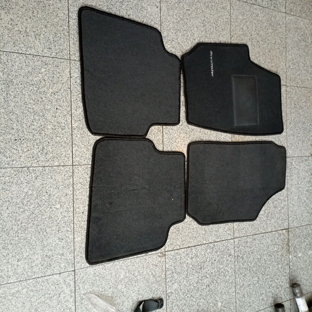 Conjunto de 4 tapetes SKODA ROOMSTER (5J) | 06 - 15