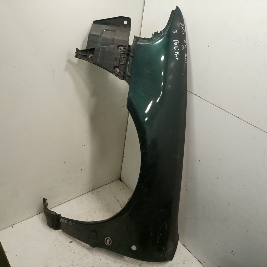 Guarda Lamas Esquerdo AUDI A4 Avant (8D5, B5) | 94 - 02