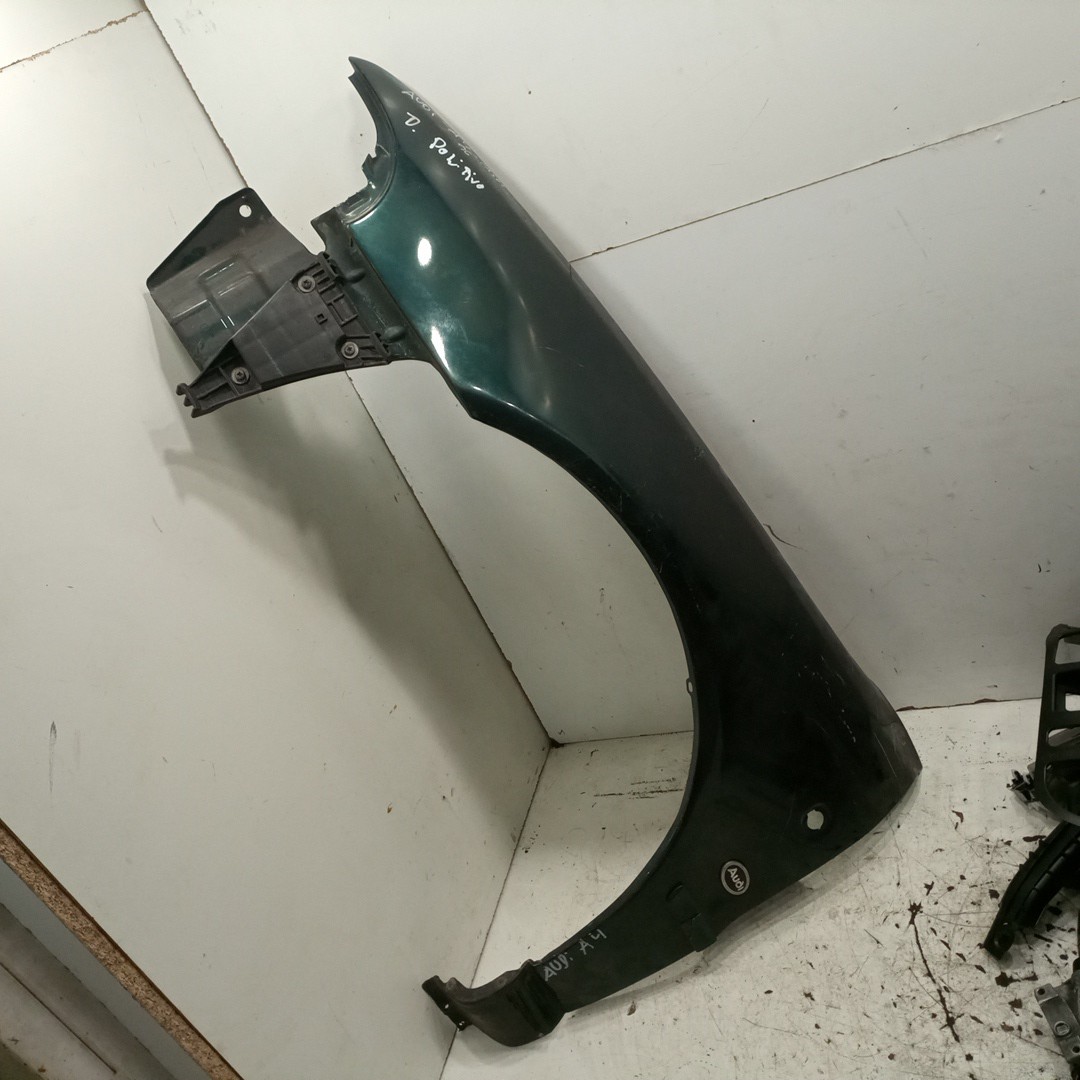 Guarda Lamas Esquerdo AUDI A4 Avant (8D5, B5) | 94 - 02 Imagem-1