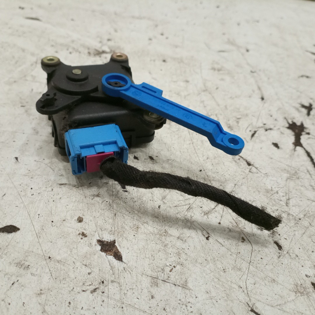 Motores atuadores de sofagem AUDI A4 Avant (8D5, B5) | 94 - 02 Imagem-3