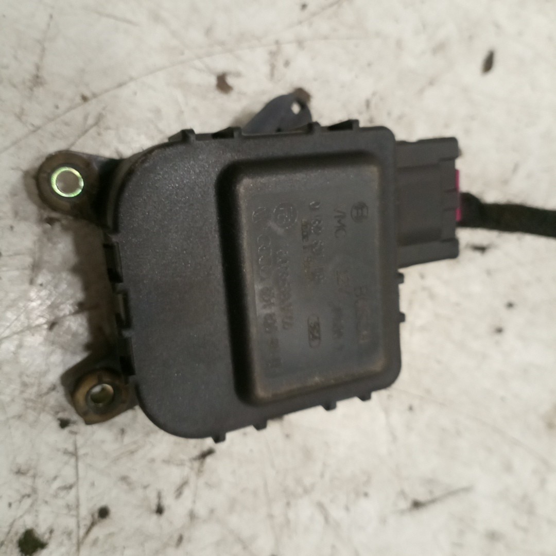 Motores atuadores de sofagem AUDI A4 Avant (8D5, B5) | 94 - 02 Imagem-1