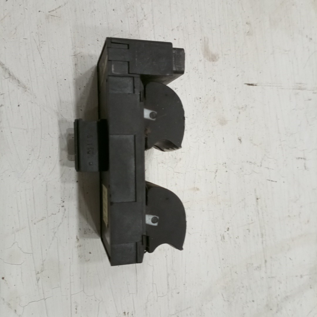 Comutador de vidro frente esquerdo AUDI A4 Avant (8E5, B6) | 00 - 05 Imagem-1