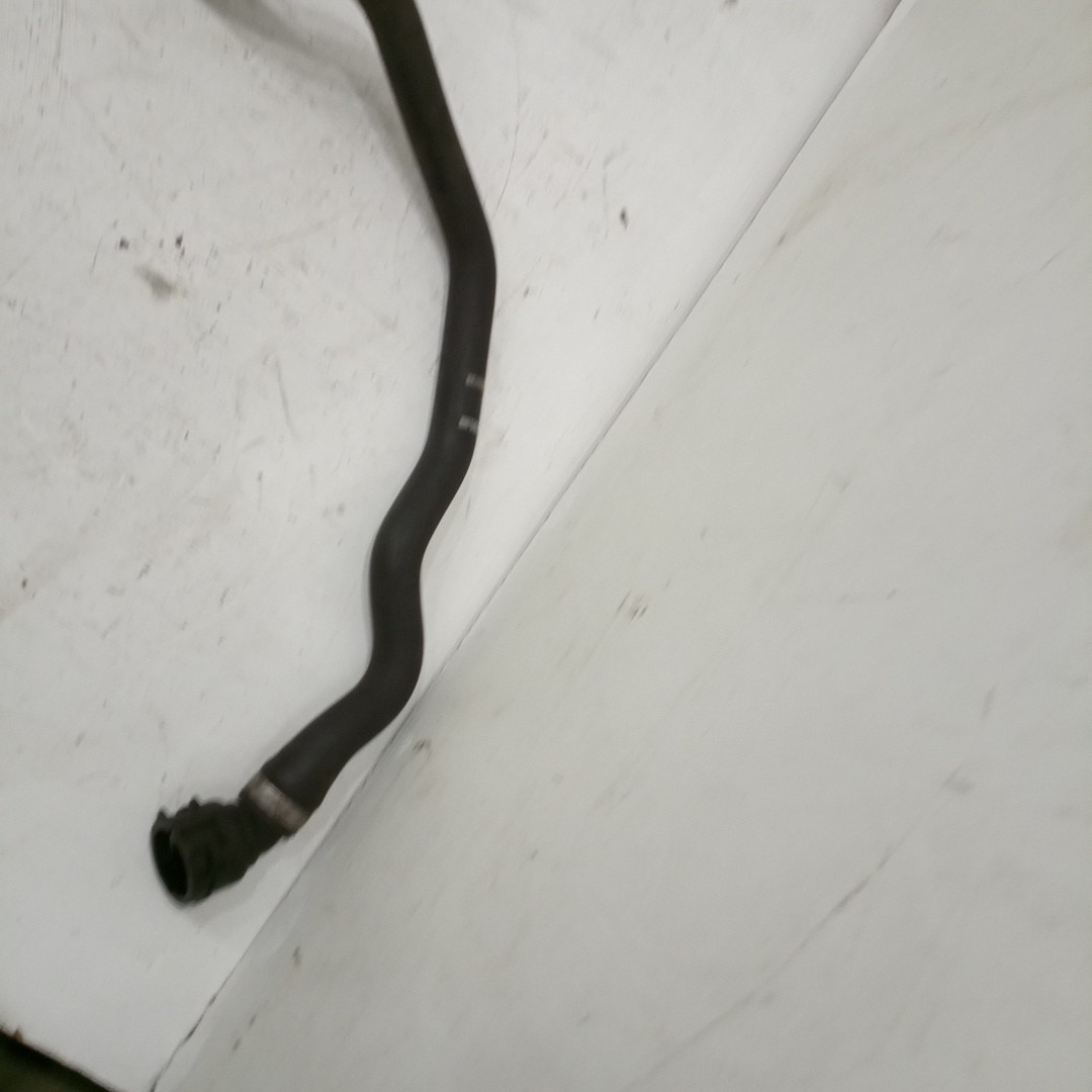 Tubo de Água BMW X6 (E71, E72) | 07 - 14 Imagem-2