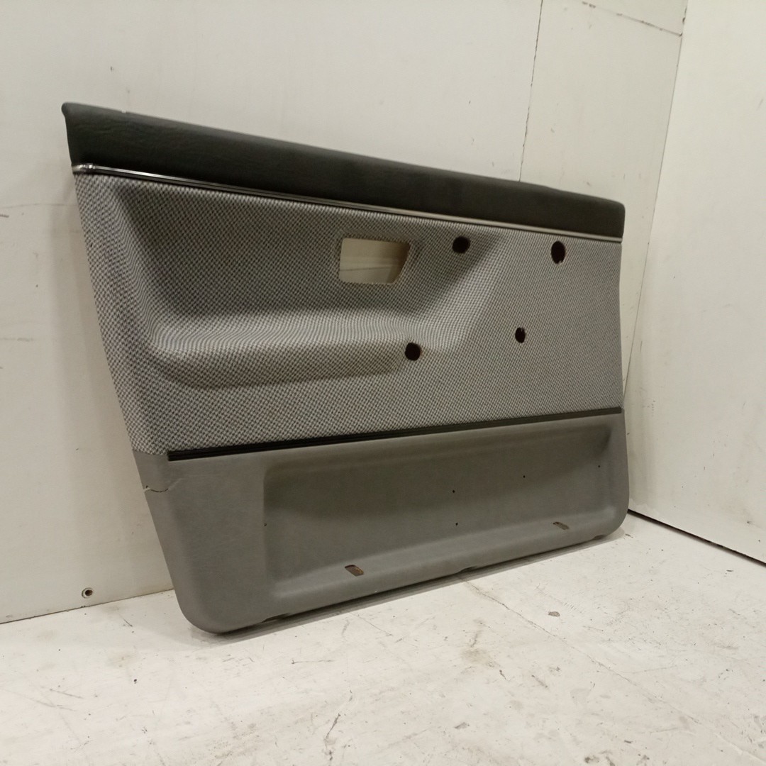 Quartela de porta frente esquerda VOLKSWAGEN JETTA II (19E, 1G2, 165) | 83 - 92