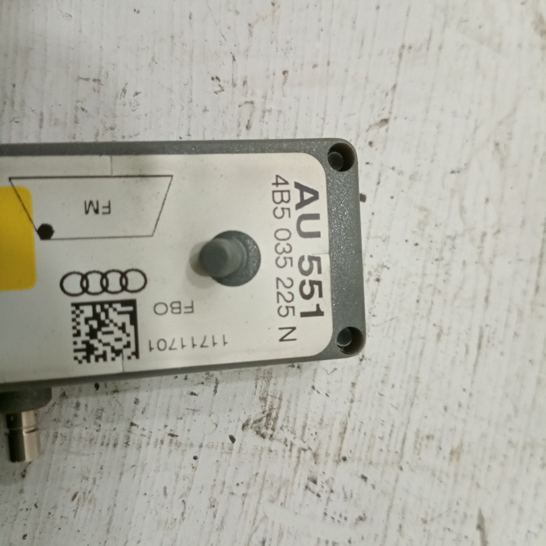 Amplificador de antena AUDI A6 (4B2, C5) | 97 - 05 Imagem-2