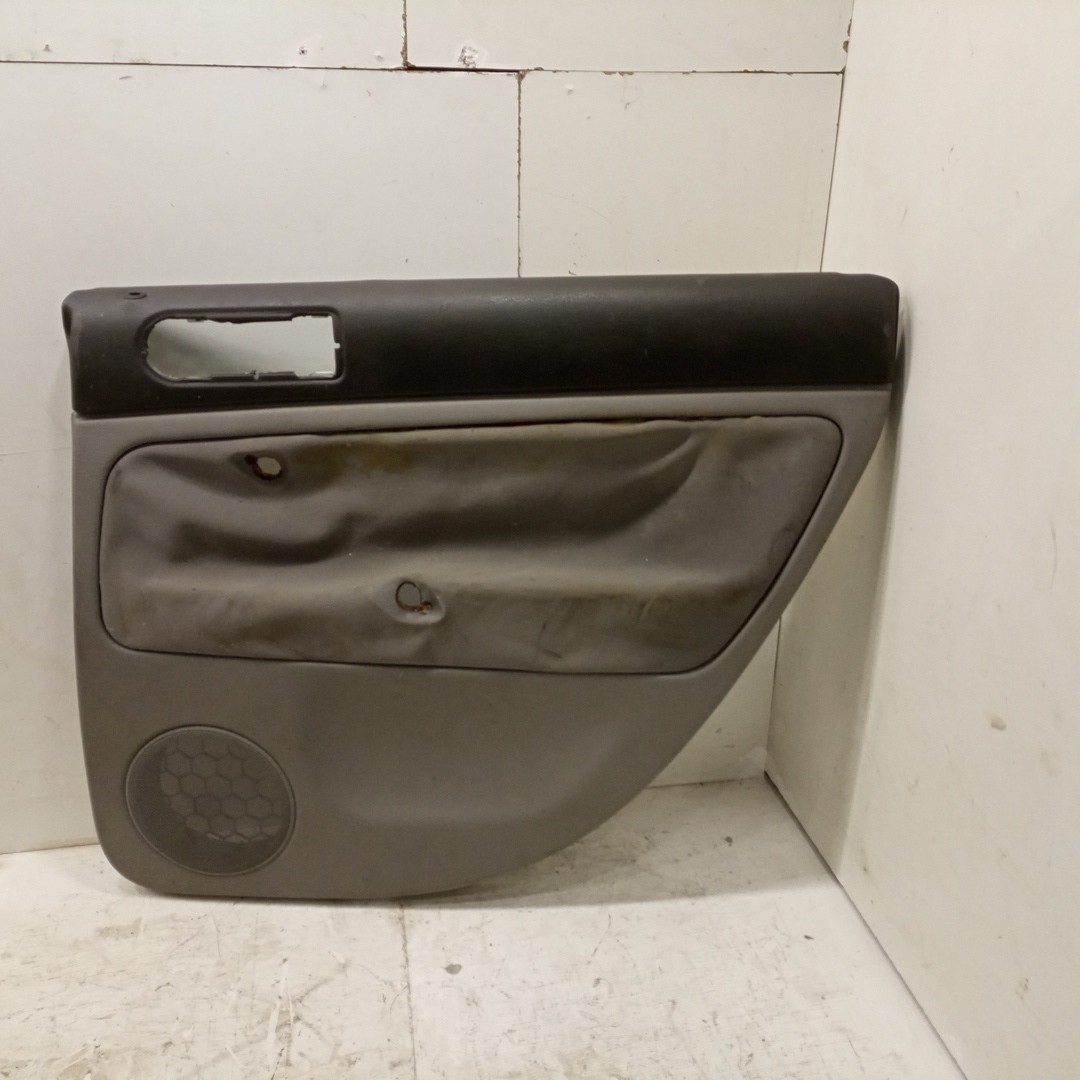 Quartela de porta trás direita VOLKSWAGEN PASSAT (3B3) | 00 - 05