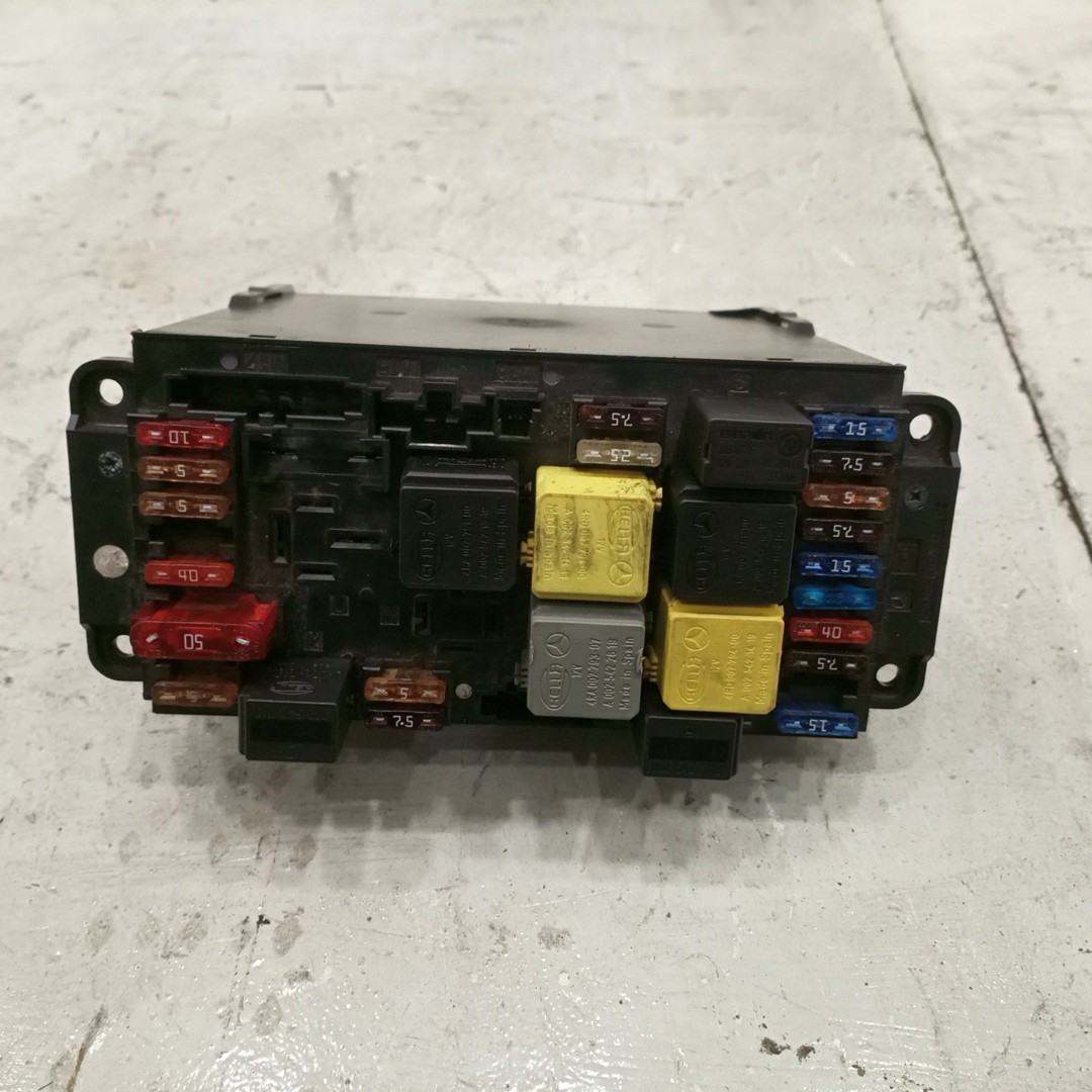 Caixa de fusíveis e relés MERCEDES-BENZ C-CLASS T-Model (S203) | 01 - 07 Imagem-2